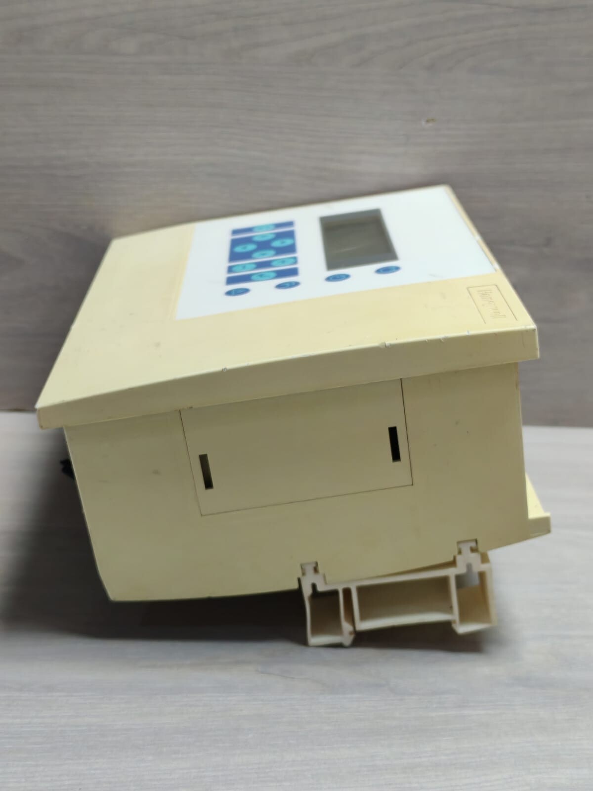 Honeywell XL50A-UMMIPCCBLON HONEYWELL XL50A-UMMIPCCBLON 24VAC 10VA 50/60Hz BUILDING CONTROLLER 6