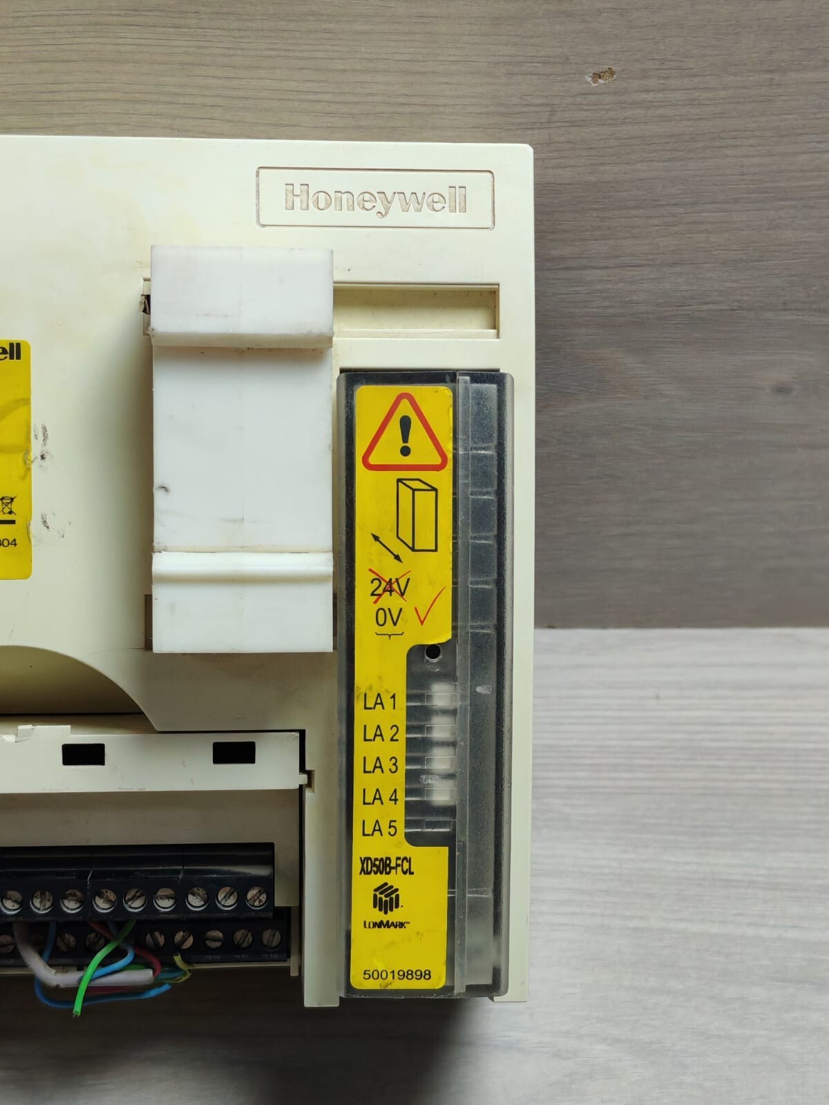 Honeywell XL50A-UMMIPCCBLON HONEYWELL XL50A-UMMIPCCBLON 24VAC 10VA 50/60Hz BUILDING CONTROLLER 9