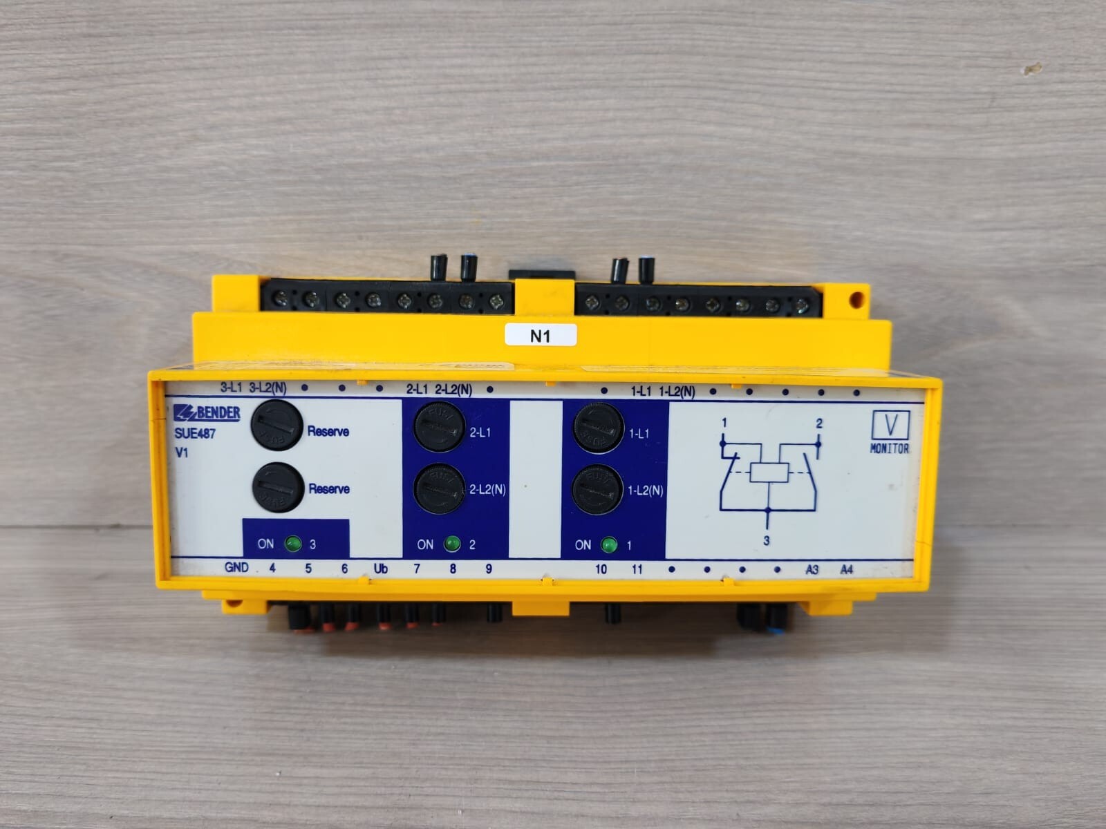 BENDER SUE487 B92046000 H/W; V1.31 VOLTAGE RELAY AC230V
