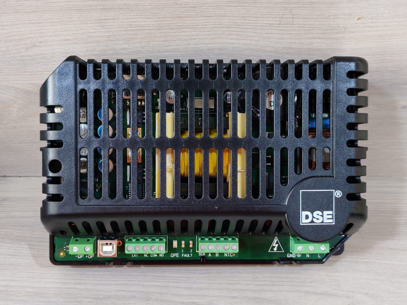 DEEP SEA ELECTRONICS 9470-003-01 DEEP SEA ELECTRONICS DSE 9470 9470-003-01 24V 10AMP INTELLIGENT BATTERY CHARGER 2