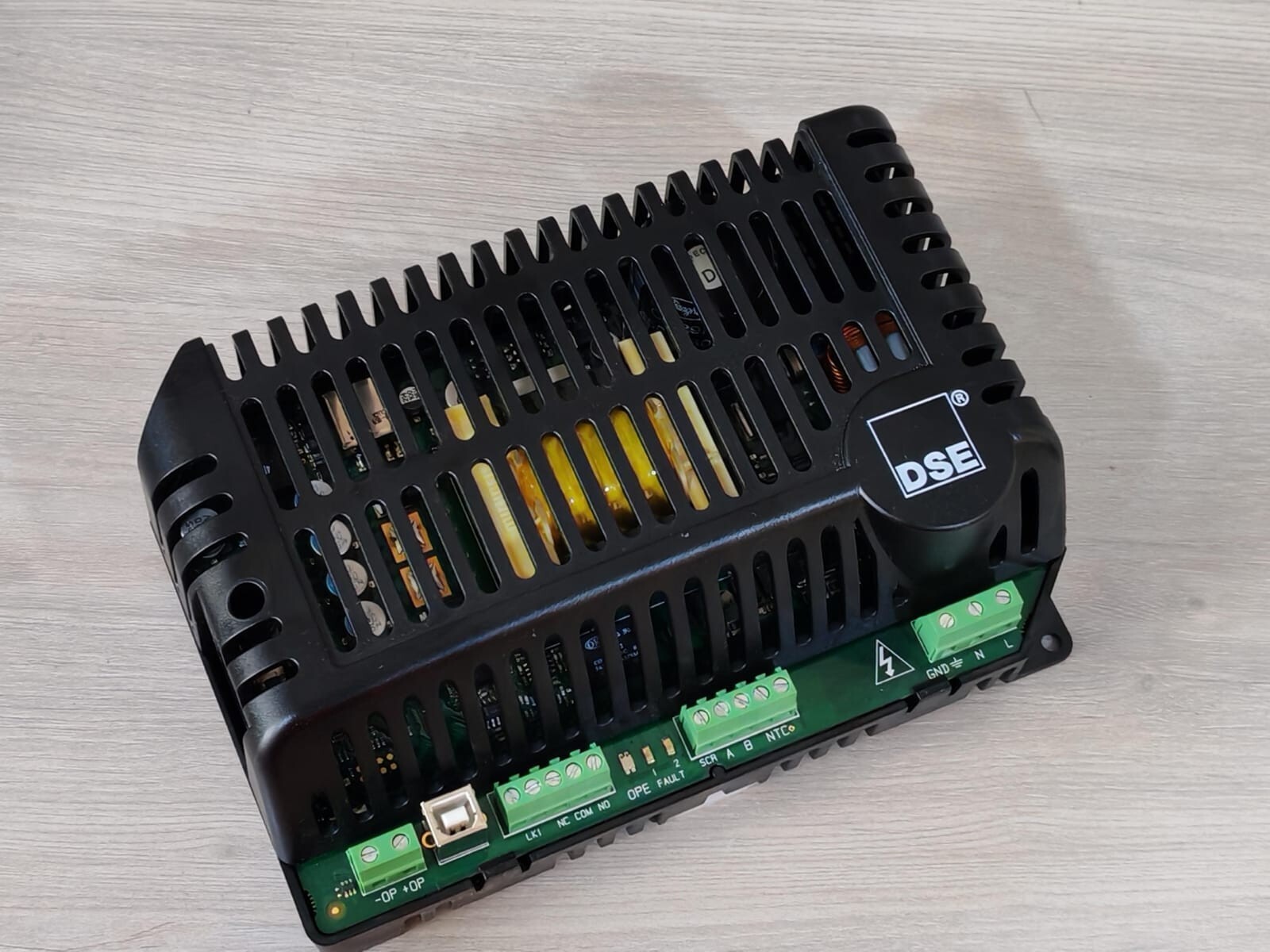 DEEP SEA ELECTRONICS 9470-003-01 DEEP SEA ELECTRONICS DSE 9470 9470-003-01 24V 10AMP INTELLIGENT BATTERY CHARGER 3