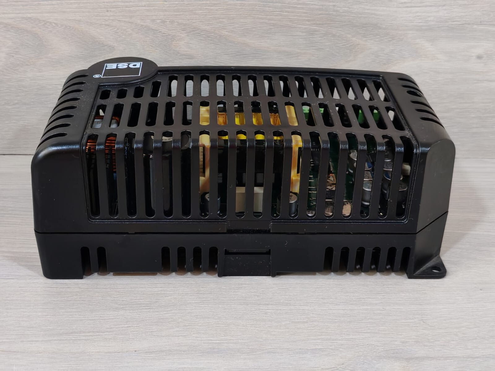 DEEP SEA ELECTRONICS 9470-003-01 DEEP SEA ELECTRONICS DSE 9470 9470-003-01 24V 10AMP INTELLIGENT BATTERY CHARGER 7
