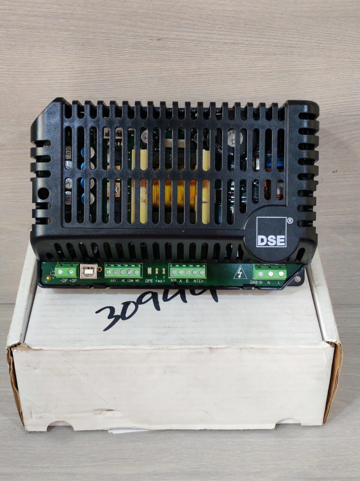 DEEP SEA ELECTRONICS DSE 9470 9470-003-01 24V 10AMP INTELLIGENT BATTERY CHARGER