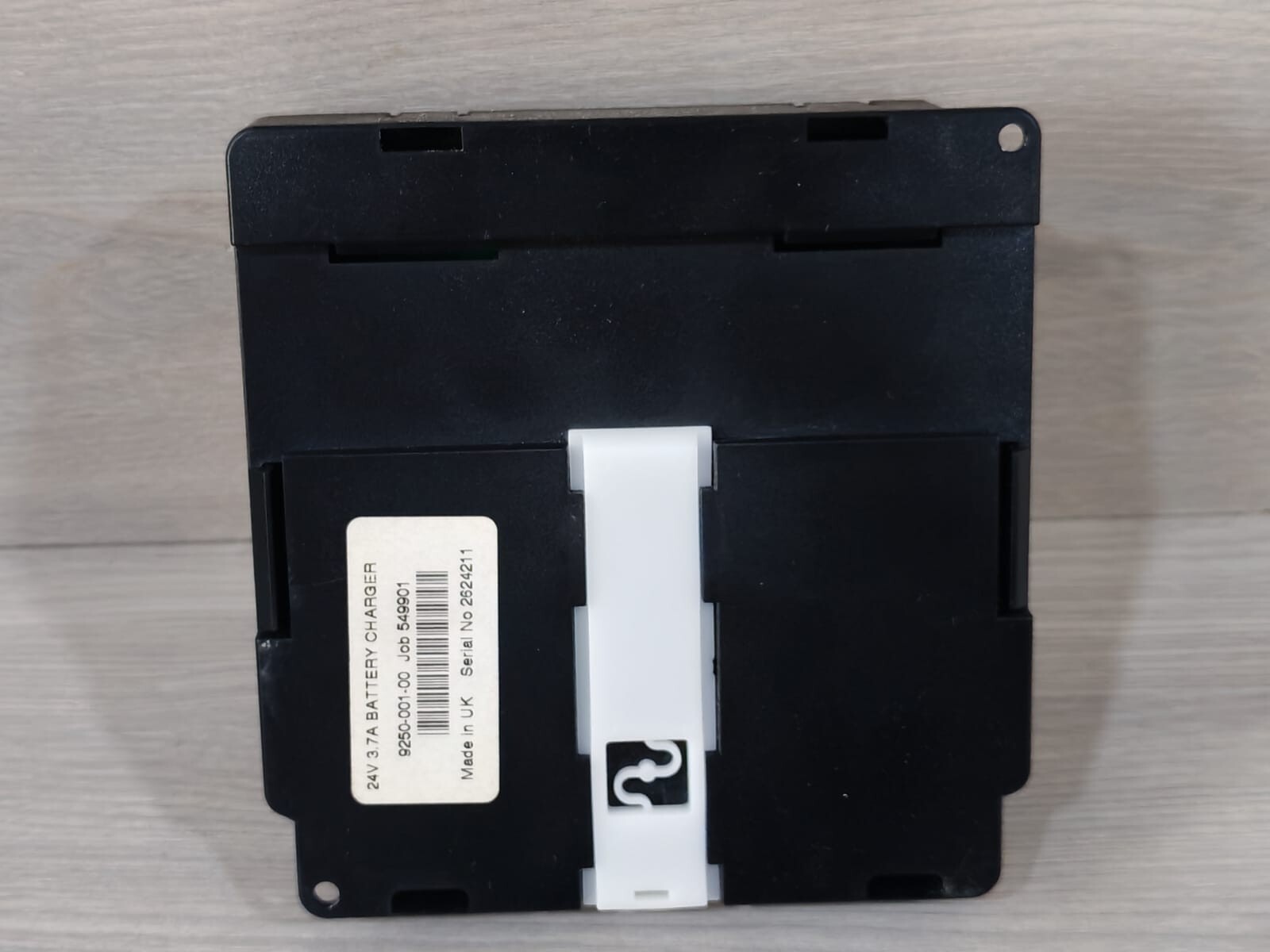 DEEP SEA ELECTRONICS DSE 9250-001-00 DEEP SEA ELECTRONICS DSE 9250-001-00 24V 3.7A BATTERY CHARGER 6