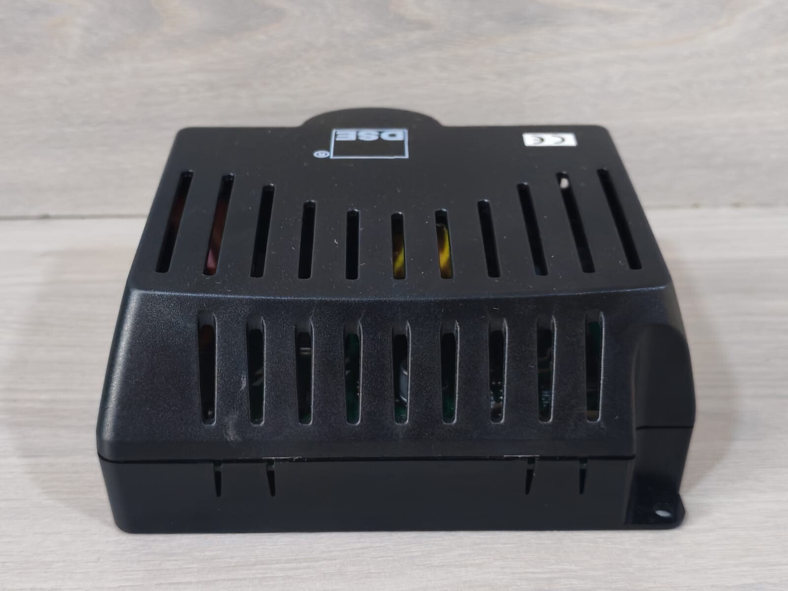 DEEP SEA ELECTRONICS DSE 9250-001-00 DEEP SEA ELECTRONICS DSE 9250-001-00 24V 3.7A BATTERY CHARGER 7