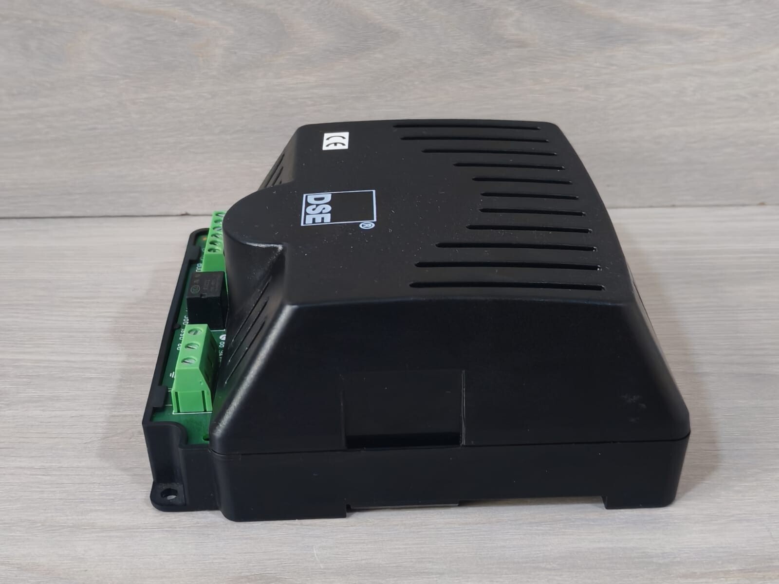 DEEP SEA ELECTRONICS DSE 9250-001-00 DEEP SEA ELECTRONICS DSE 9250-001-00 24V 3.7A BATTERY CHARGER 8