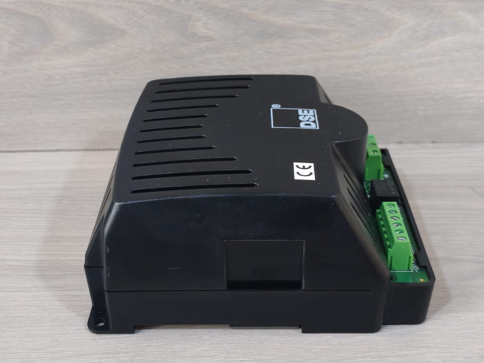 DEEP SEA ELECTRONICS DSE 9250-001-00 DEEP SEA ELECTRONICS DSE 9250-001-00 24V 3.7A BATTERY CHARGER 9