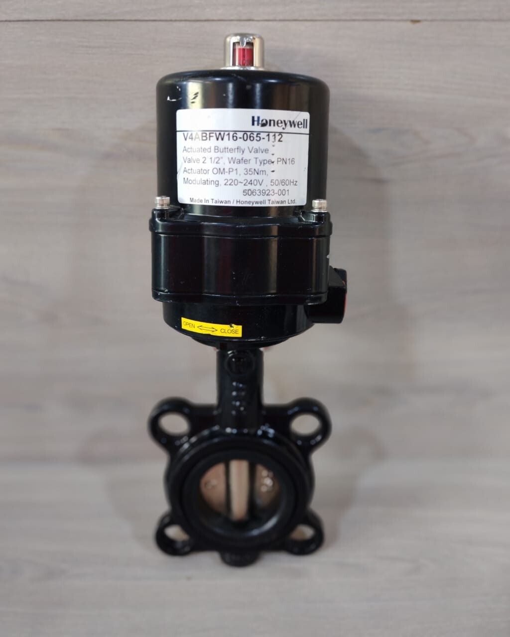 Honeywell V4ABFW16-065-112 HONEYWELL V4ABFW16-065-112 ACTUATED BUTTERFLY VALVE 2 1/2" WAFER TYPE PN16 2