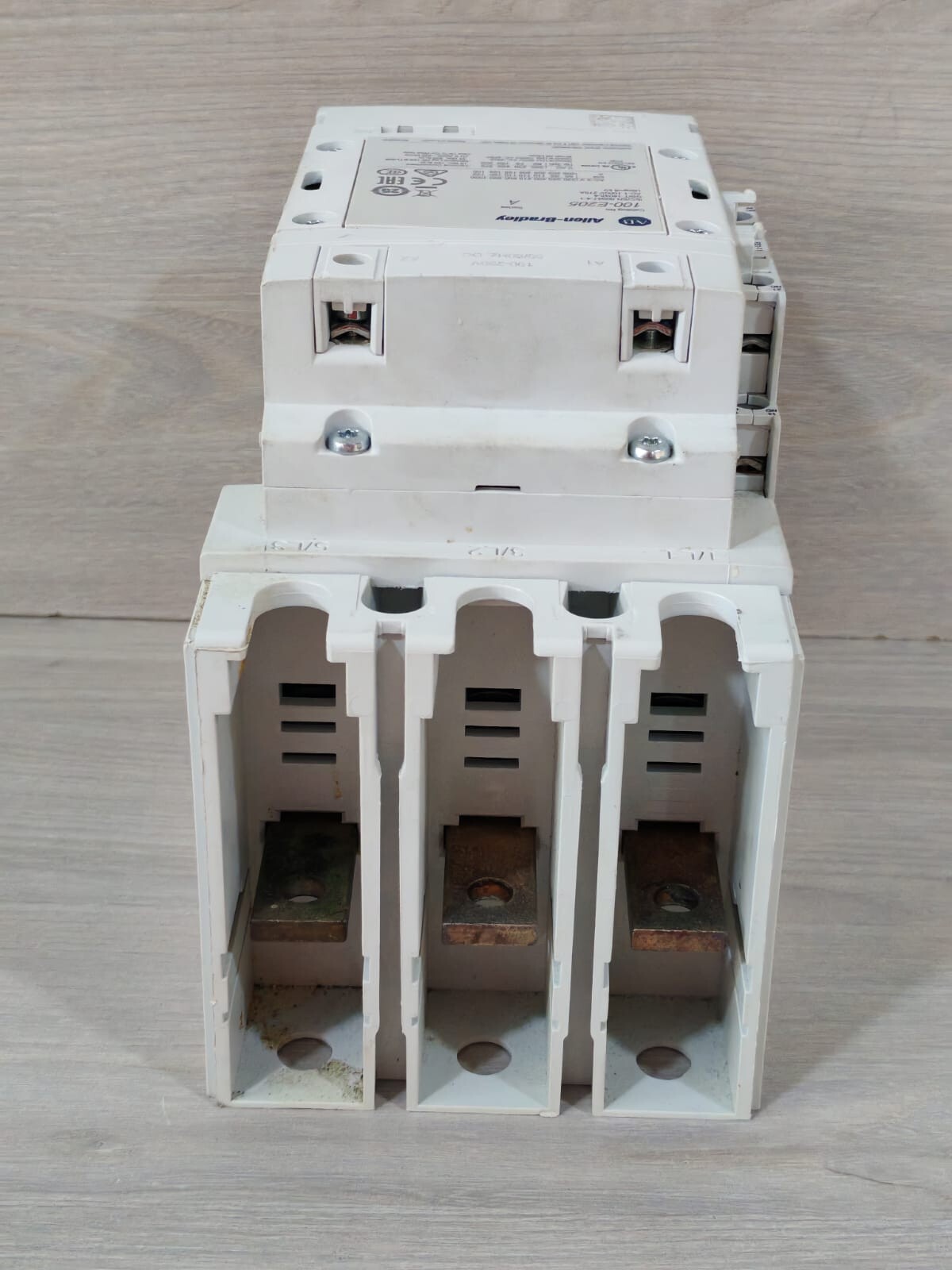 Allen-Bradley 100-E205 ALLEN BRADLEY 100-E205 SER.A 3-POLE DIRECT ONLINE CONTRACTOR 8