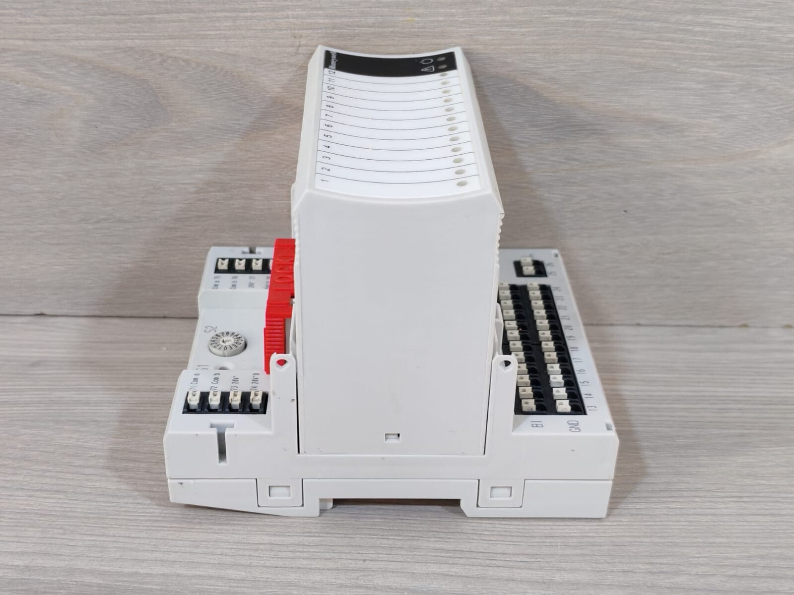Honeywell XF823A Honeywell XF823A Binary Input Module with BASE XS823 7