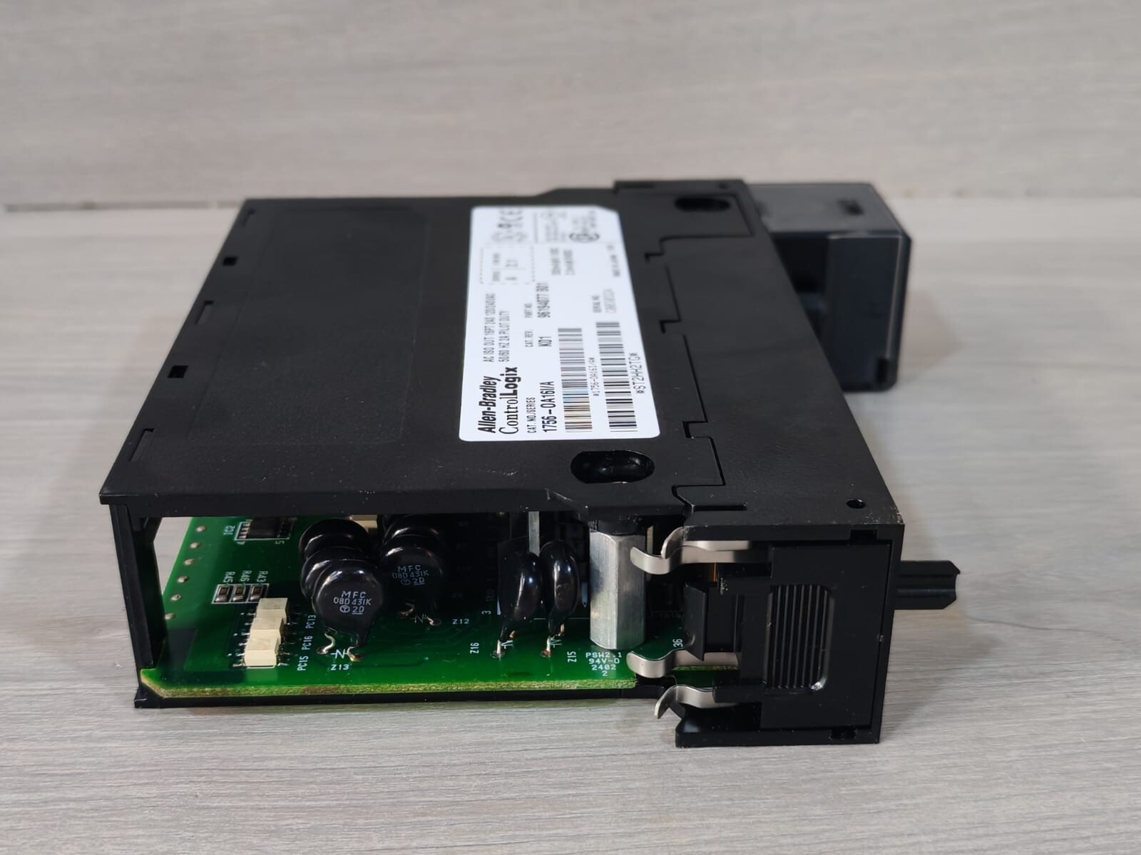 Allen-Bradley 1756-0A16I/A ALLEN-BRADLEY 1756-0A16I/A CONTROLOGIX 96194077 B01 10