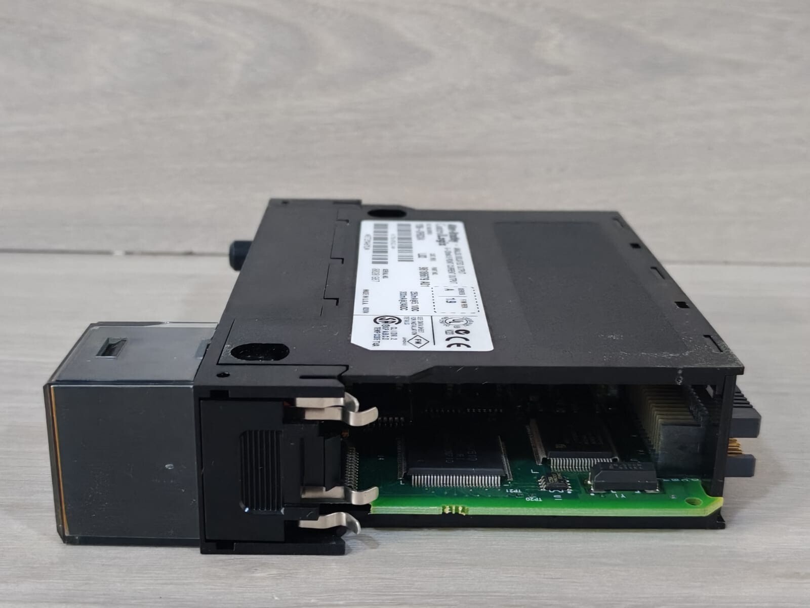 Allen-Bradley 96186679 A01 ALLEN-BRADLEY 1756-0F6CI/A CONTROLOGIX ANALOG ISOLATED OUTPUT 96186679 A01 9