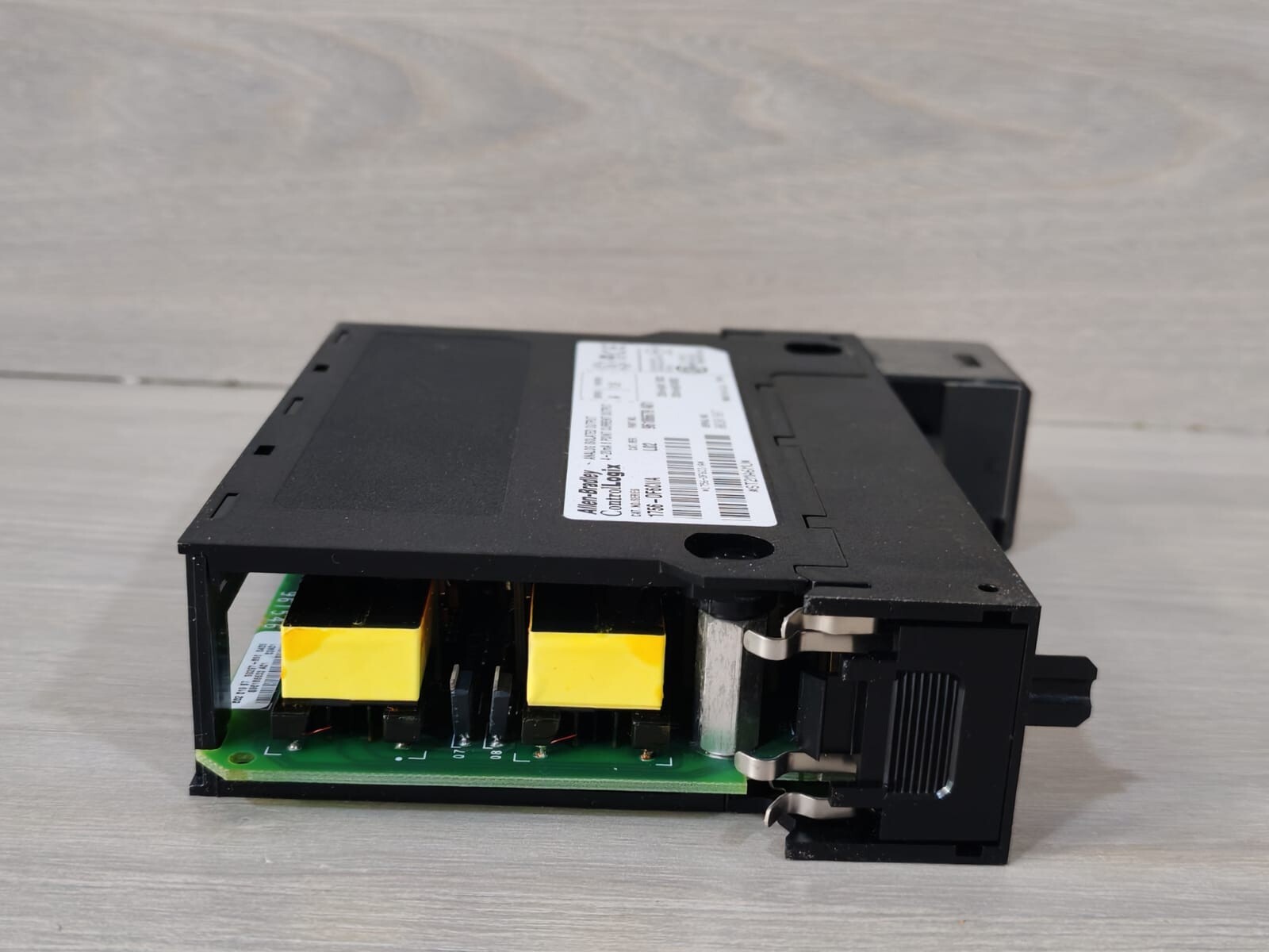 Allen-Bradley 96186679 A01 ALLEN-BRADLEY 1756-0F6CI/A CONTROLOGIX ANALOG ISOLATED OUTPUT 96186679 A01 10