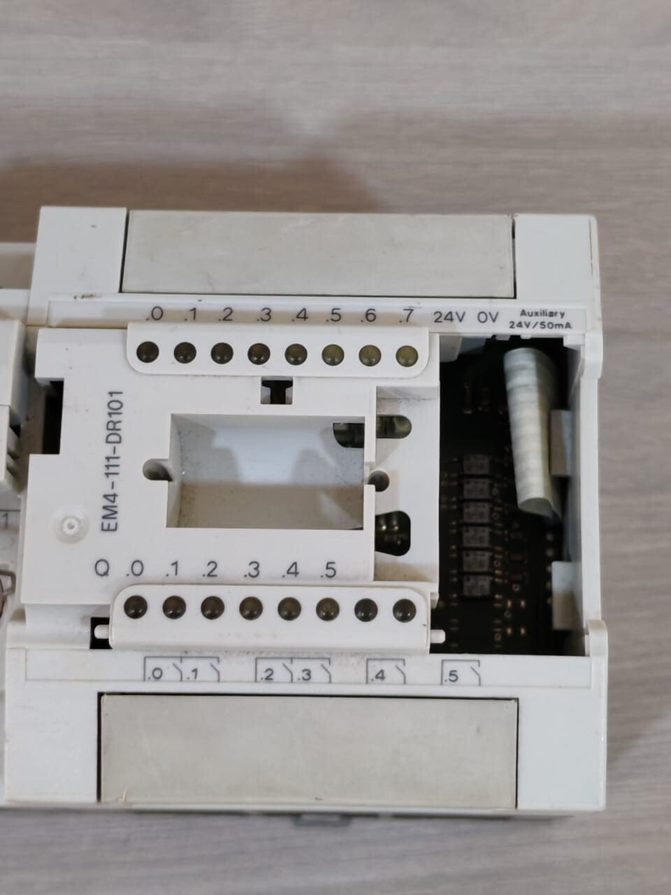 Moeller EM4-111-DR1 MOELLER EM4-111-DR1 230VAC 0,03A POWER SUPPLY 3