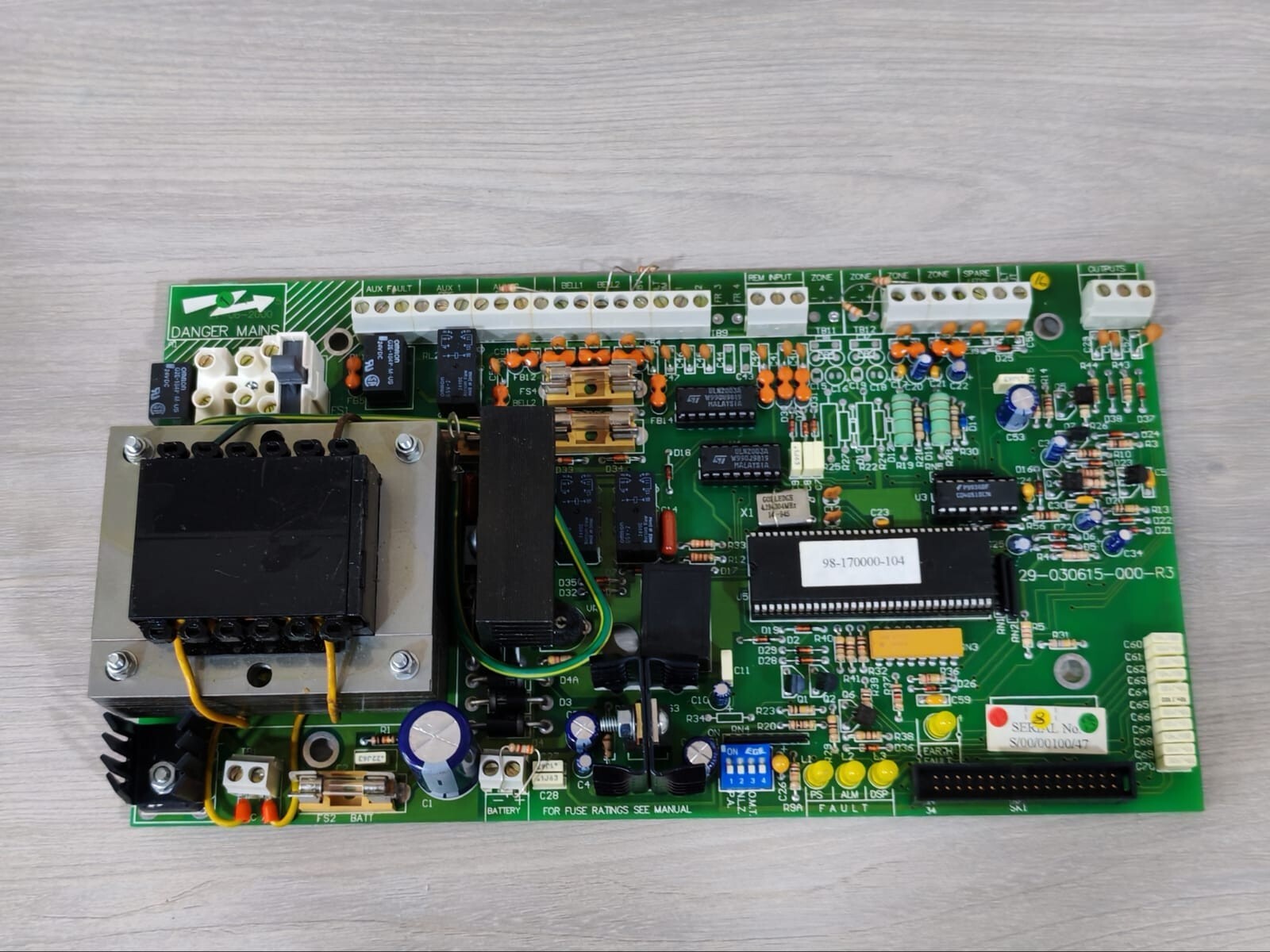 C1470 Issue 5 27-06-2000 Mother Board 29-030615-000-R3