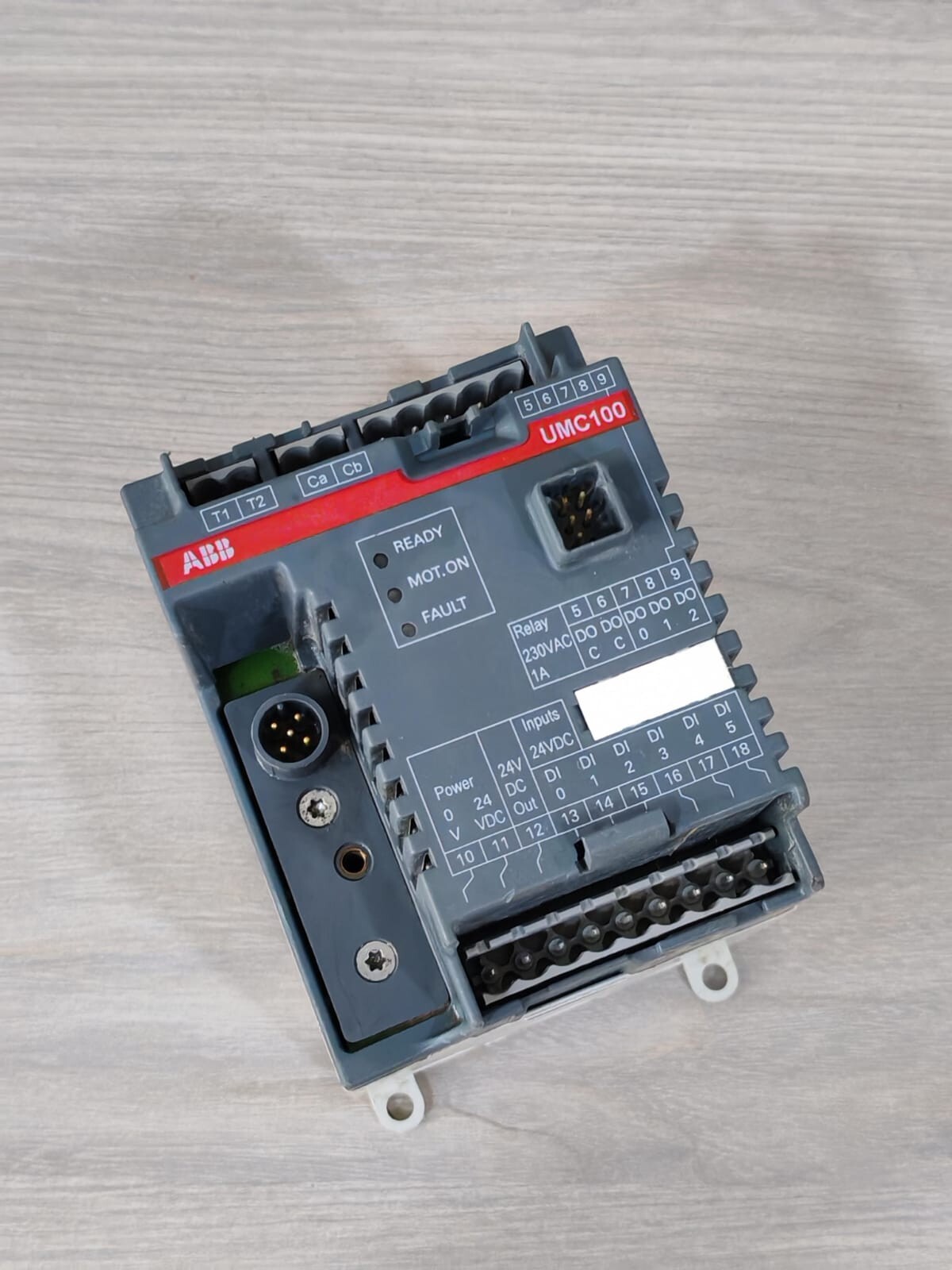 ABB 1SAJ520000R0101 ABB 1SAJ520000R0101 UMC100-FBP.0 B3 UNIVERSAL MOTOR CONTROL 24VDC 9W 4