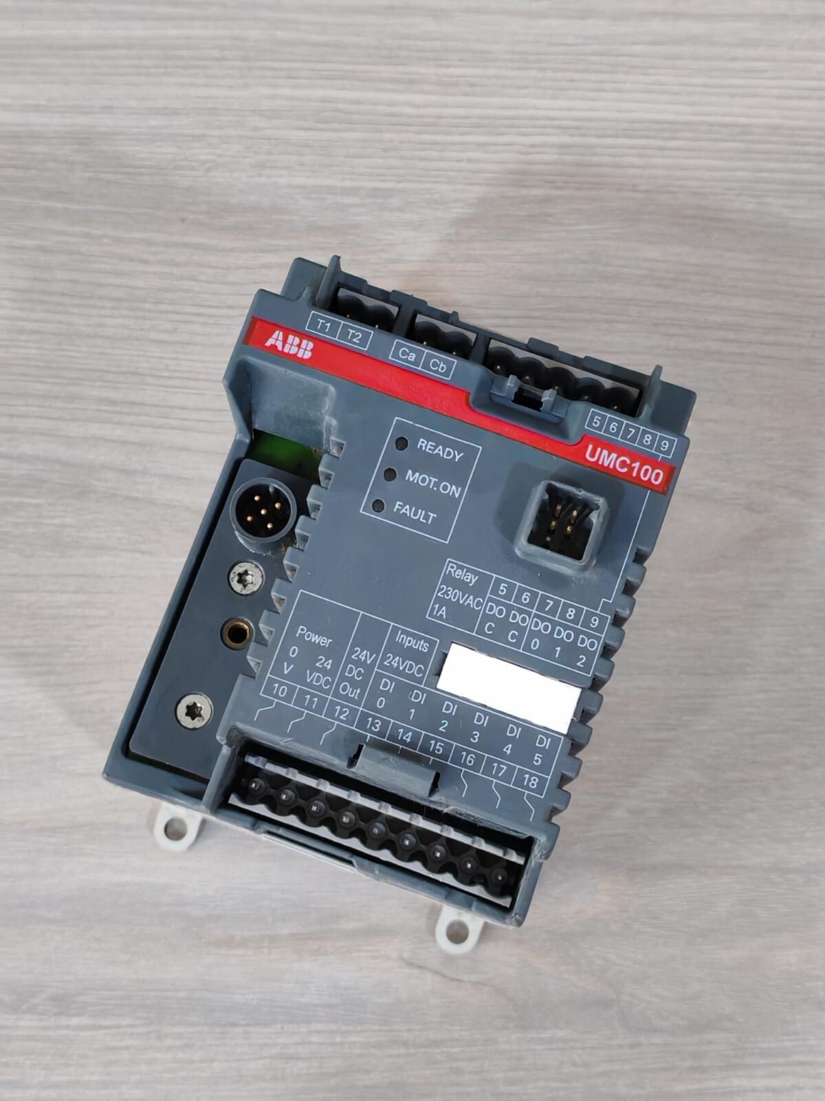 ABB 1SAJ520000R0101 ABB 1SAJ520000R0101 UMC100-FBP.0 B3 UNIVERSAL MOTOR CONTROL 24VDC 9W 5