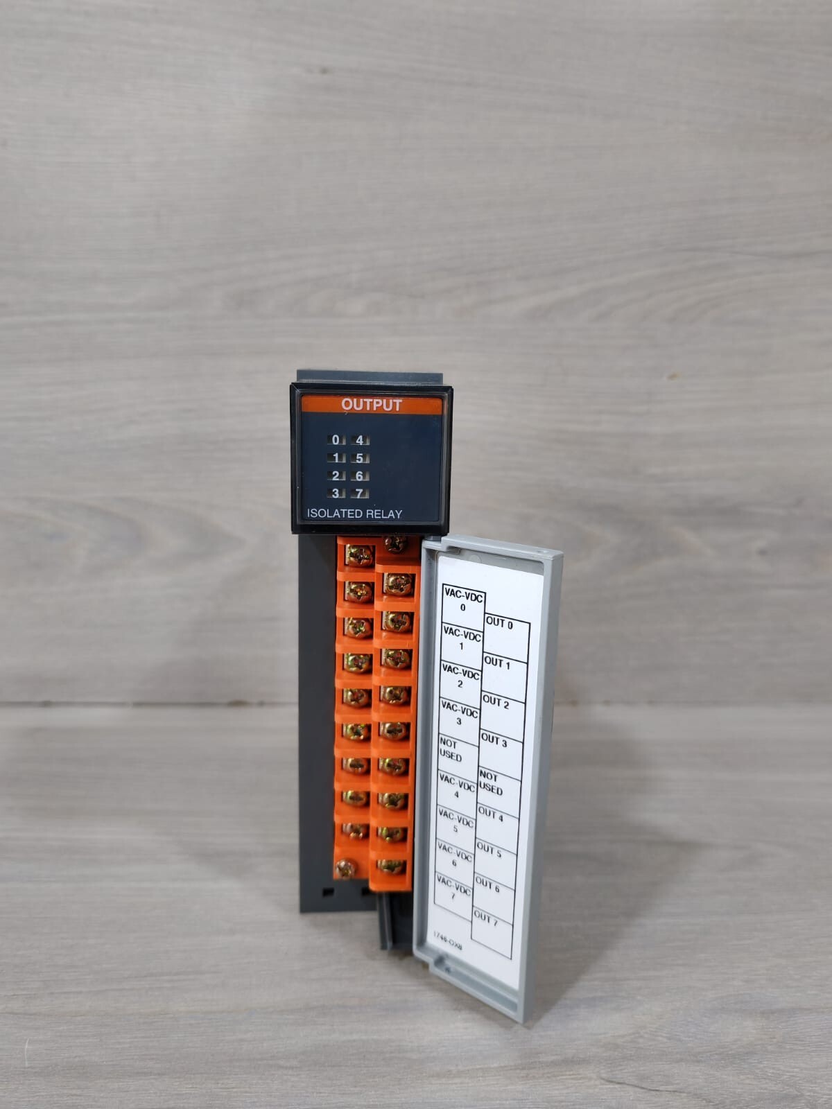 Allen-Bradley ALLEN-BRADLEY 1746-OX8 SER A SLC 500 ALLEN-BRADLEY 1746-OX8 SER A SLC 500 OUTPUT MODULE 2