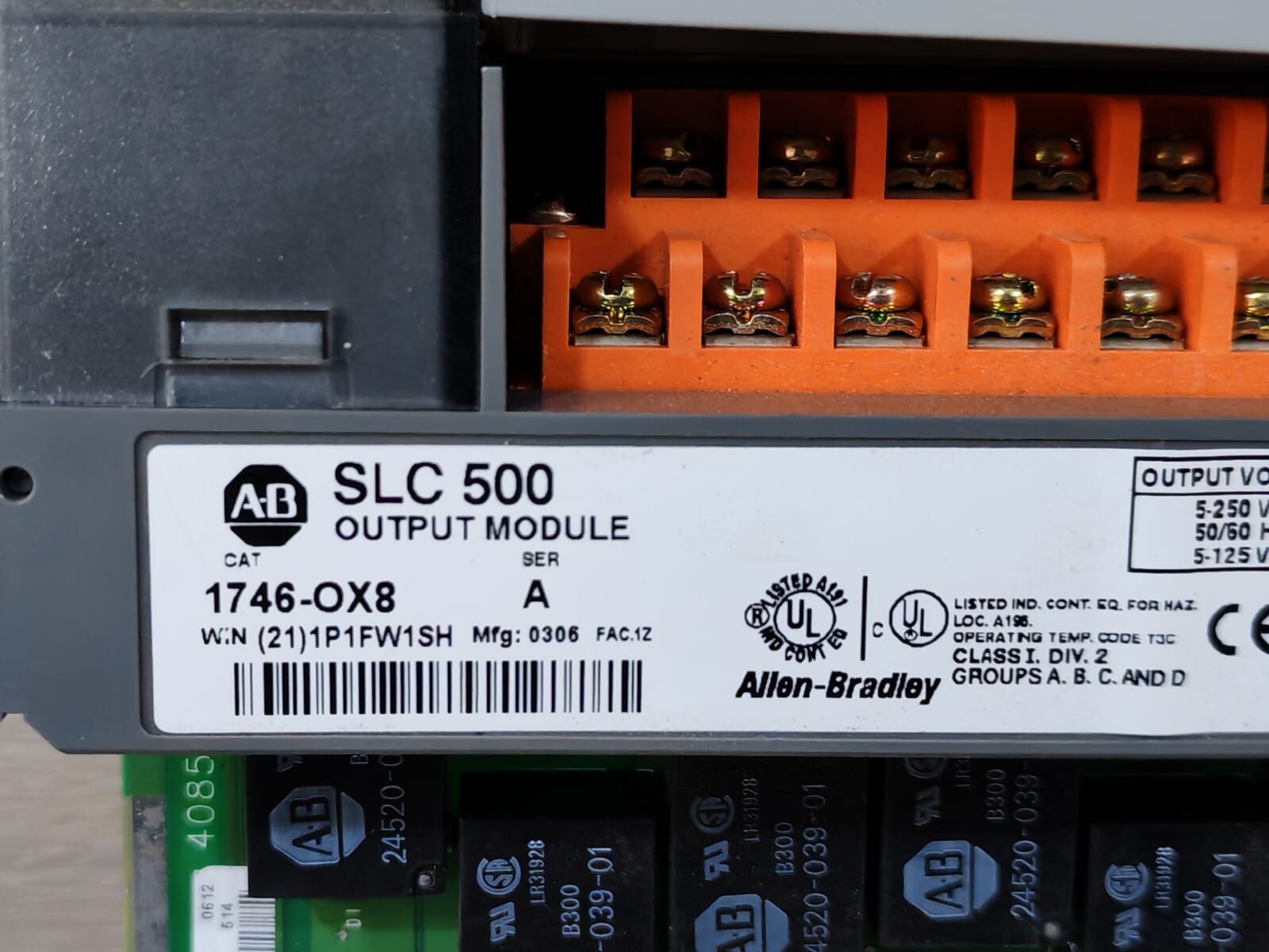 Allen-Bradley ALLEN-BRADLEY 1746-OX8 SER A SLC 500 ALLEN-BRADLEY 1746-OX8 SER A SLC 500 OUTPUT MODULE 3