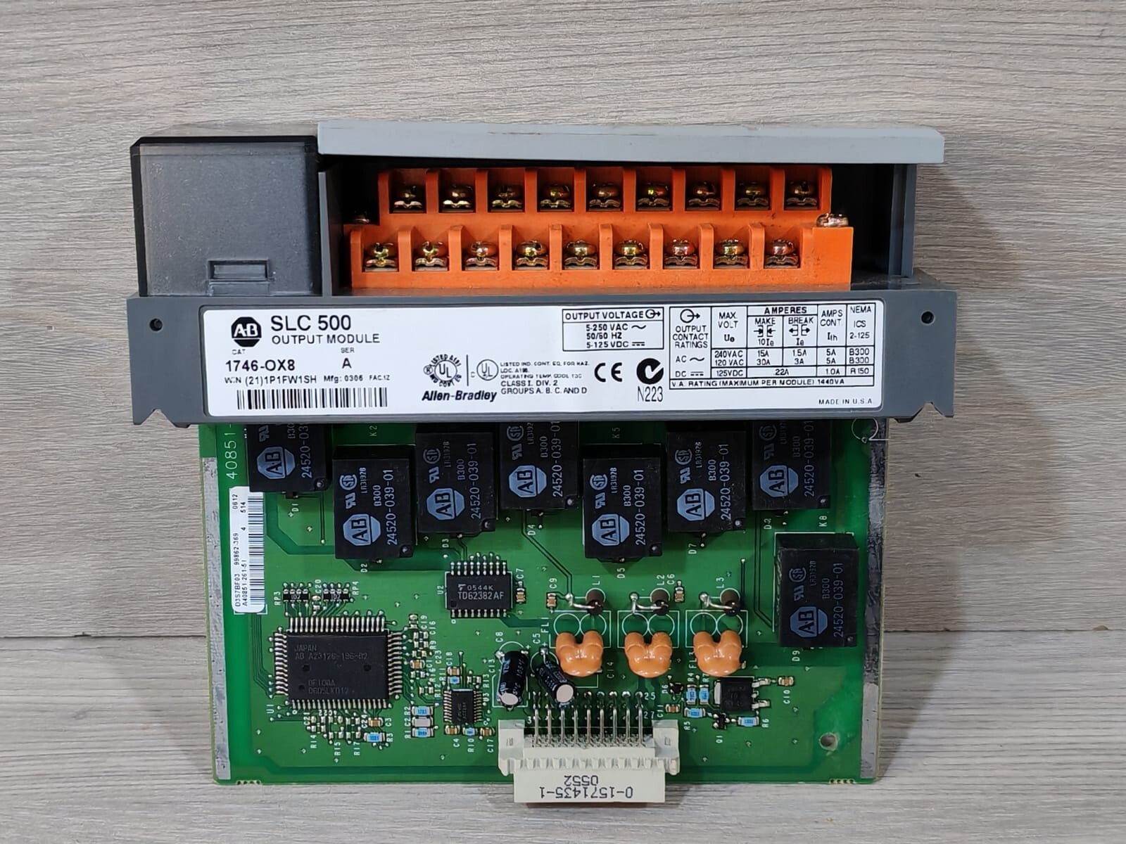 Allen-Bradley ALLEN-BRADLEY 1746-OX8 SER A SLC 500 ALLEN-BRADLEY 1746-OX8 SER A SLC 500 OUTPUT MODULE 5