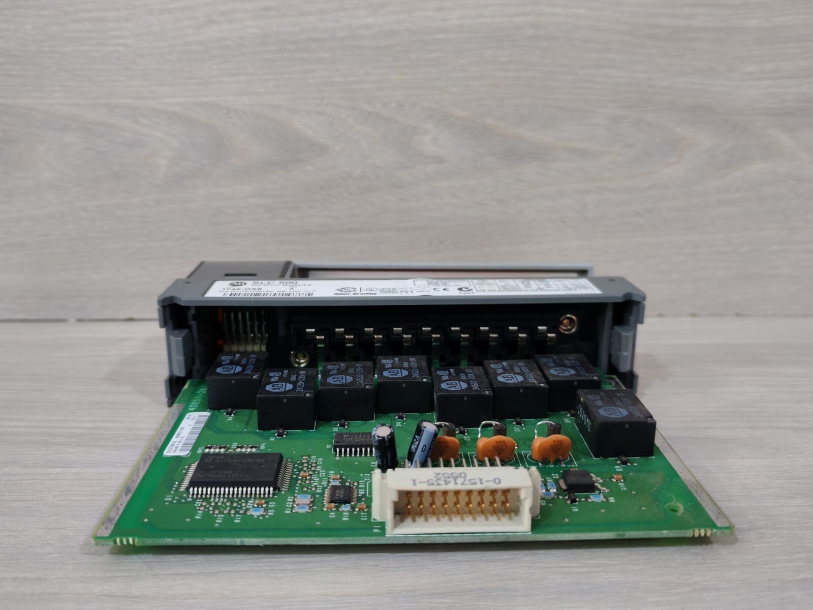 Allen-Bradley ALLEN-BRADLEY 1746-OX8 SER A SLC 500 ALLEN-BRADLEY 1746-OX8 SER A SLC 500 OUTPUT MODULE 7