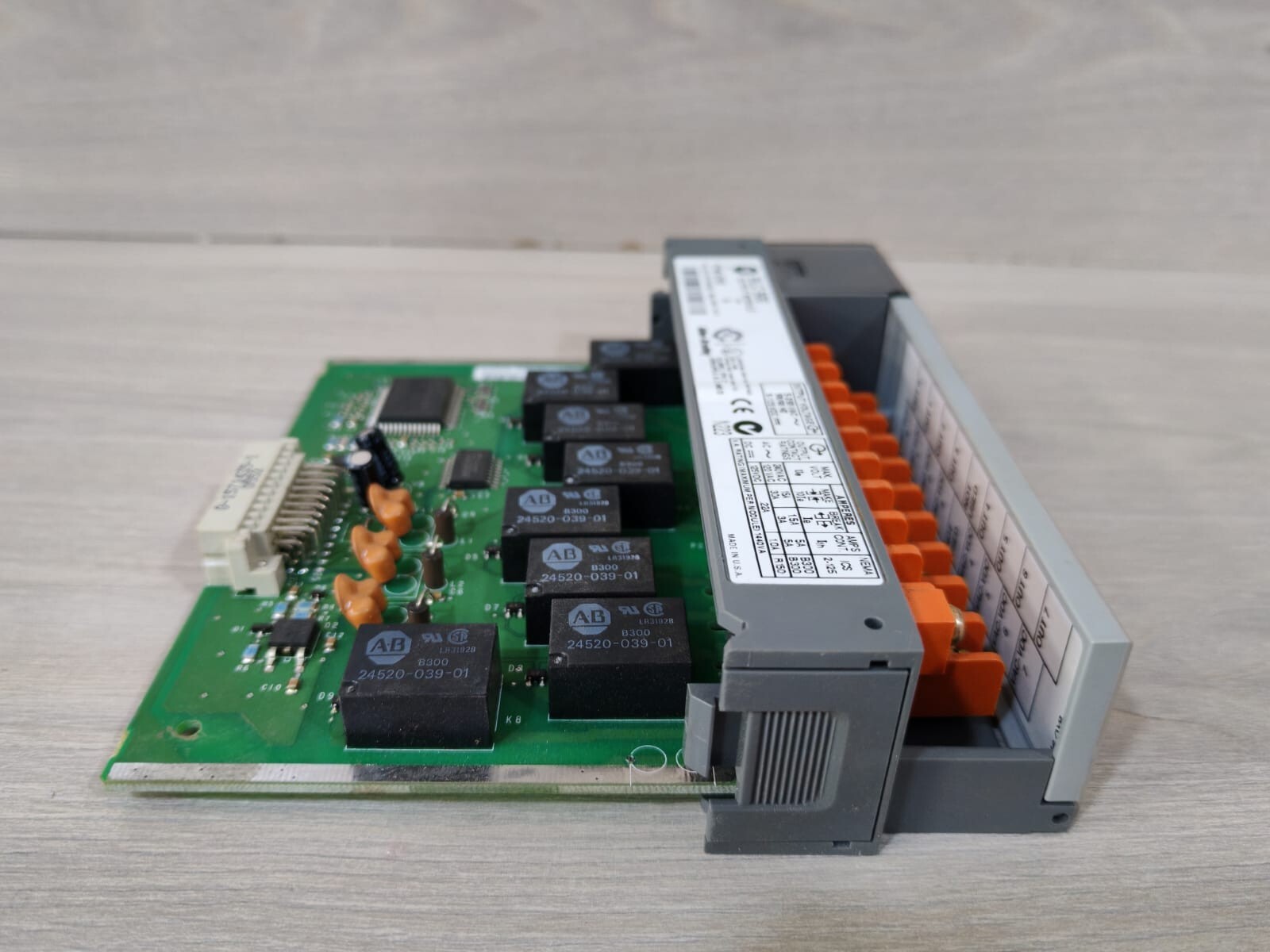 Allen-Bradley ALLEN-BRADLEY 1746-OX8 SER A SLC 500 ALLEN-BRADLEY 1746-OX8 SER A SLC 500 OUTPUT MODULE 9