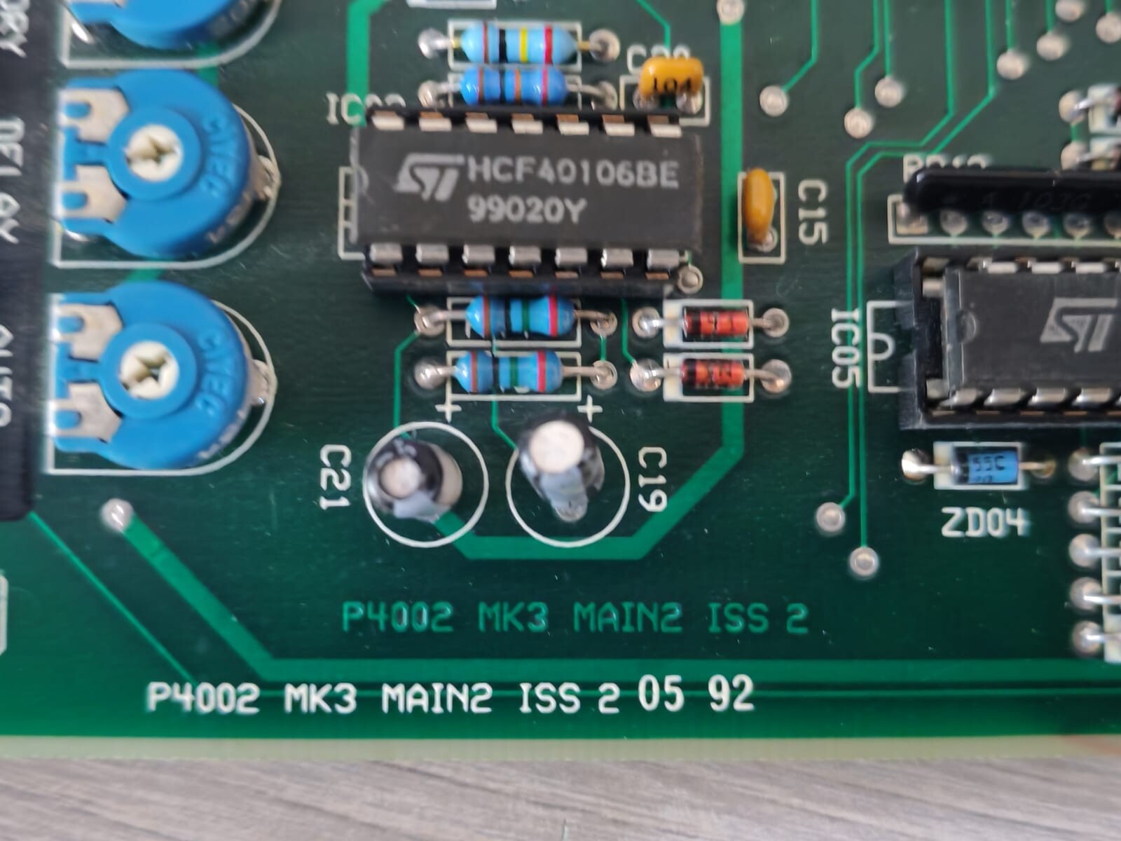 UNKNOWN P4002 MK3 MAIN2 ISS 2 P4002 MK3 MAIN2 ISS 2 PCB BOARD 2