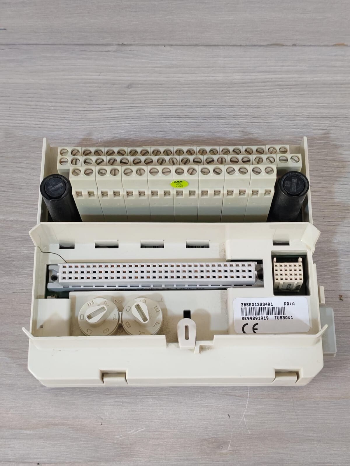 ABB 3BSE013234R1 ABB 3BSE013234R1 PR:A TU830V1- BASE ONLY 2