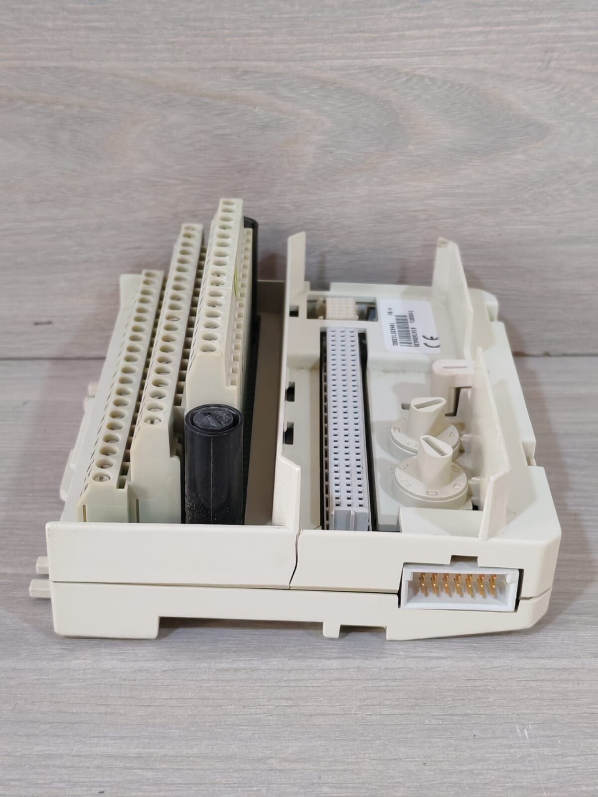 ABB 3BSE013234R1 ABB 3BSE013234R1 PR:A TU830V1- BASE ONLY 5