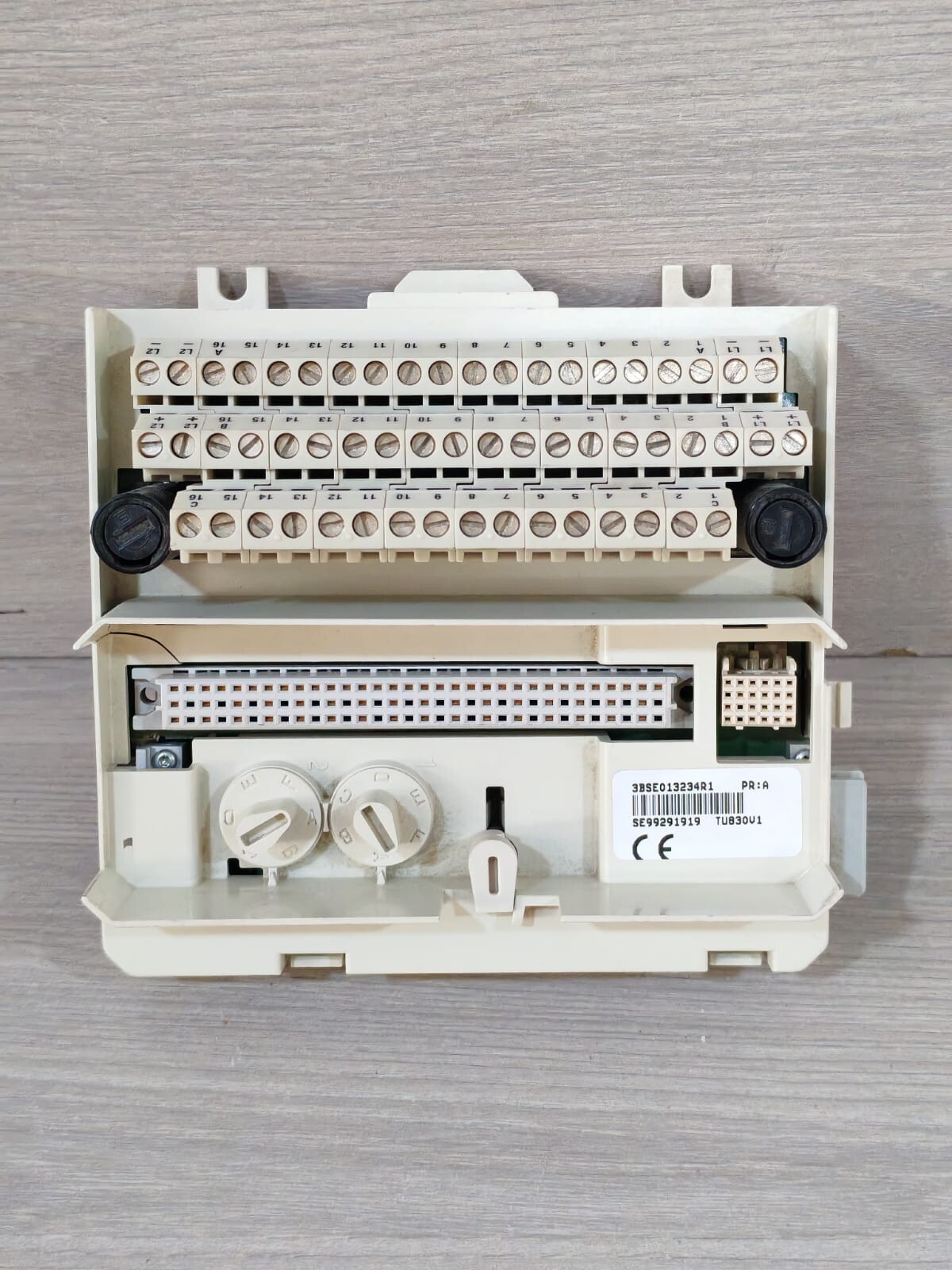 ABB 3BSE013234R1 PR:A TU830V1- BASE ONLY
