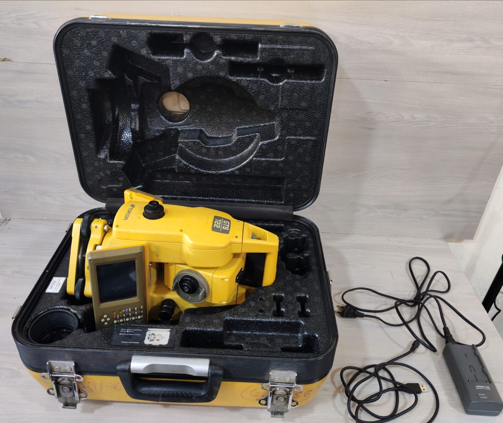 Topcon GTS-722 TOPCON GTS-722 TOTAL STATION SURVEYING INSTRUMENTS 2