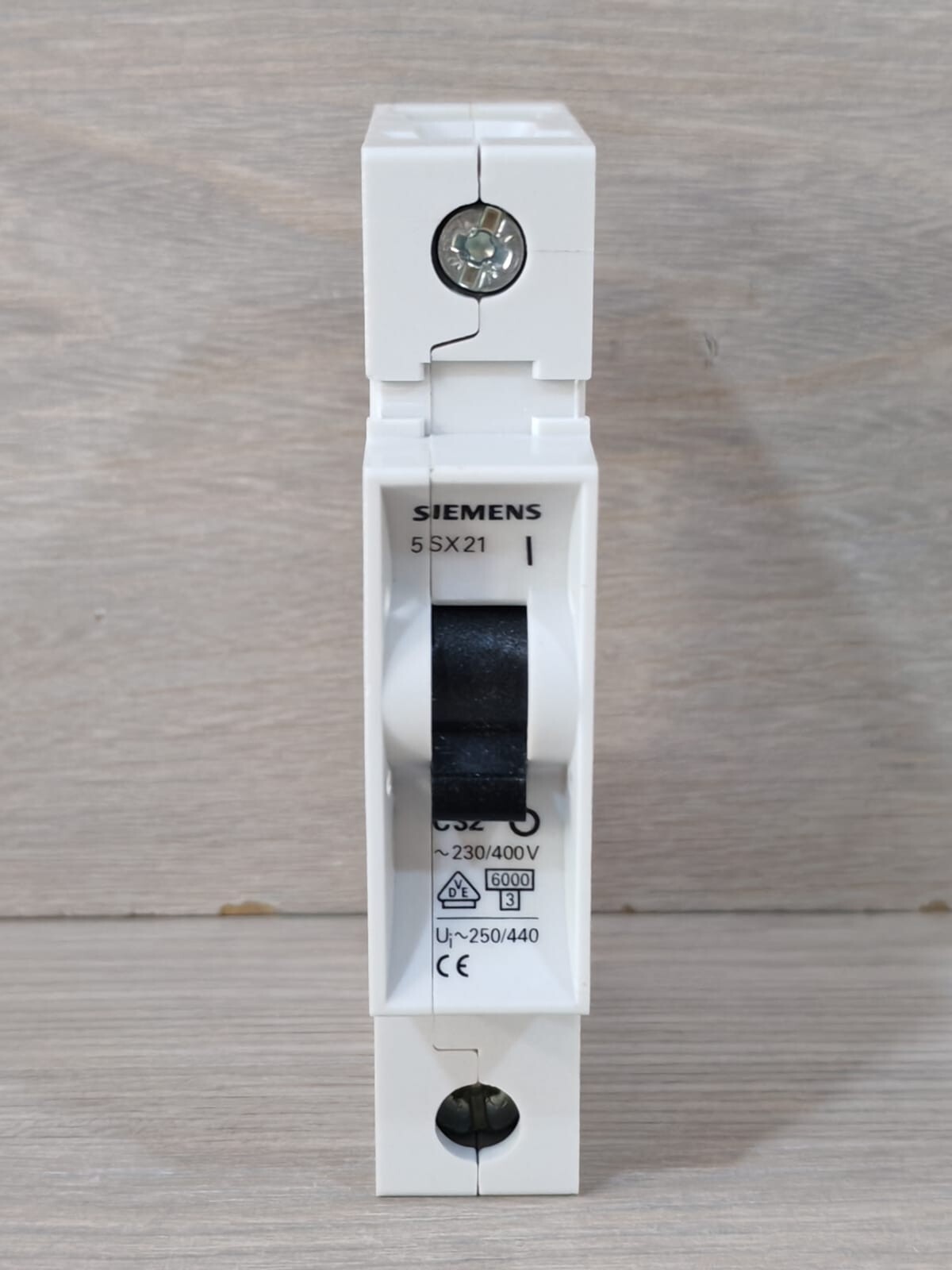 Siemens 5SX2 132-7 SIEMENS 5SX2 132-7 MINIATURE CIRCUIT BREAKER 2