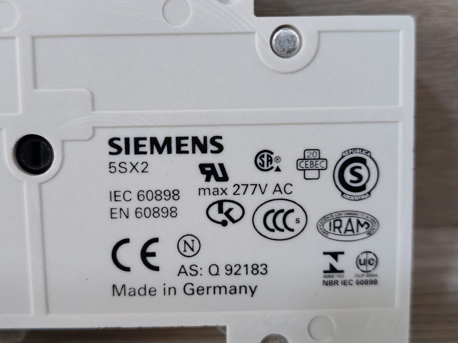 Siemens 5SX2 132-7 SIEMENS 5SX2 132-7 MINIATURE CIRCUIT BREAKER 4
