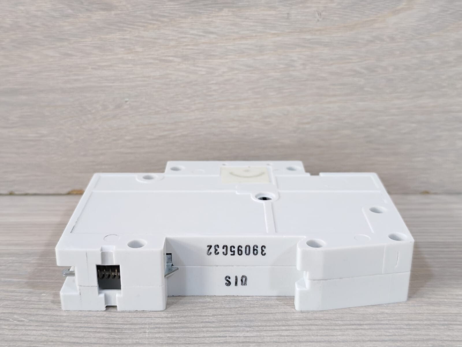Siemens 5SX2 132-7 SIEMENS 5SX2 132-7 MINIATURE CIRCUIT BREAKER 9