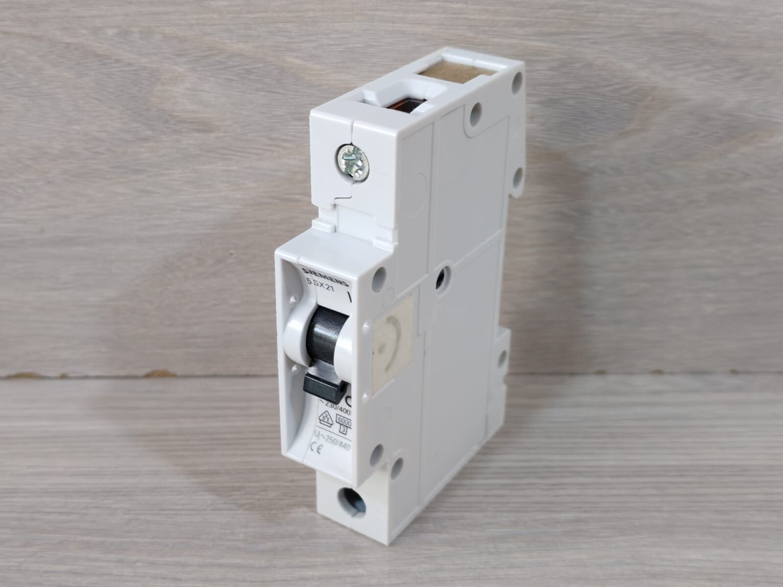 Siemens 5SX2 132-7 SIEMENS 5SX2 132-7 MINIATURE CIRCUIT BREAKER 10