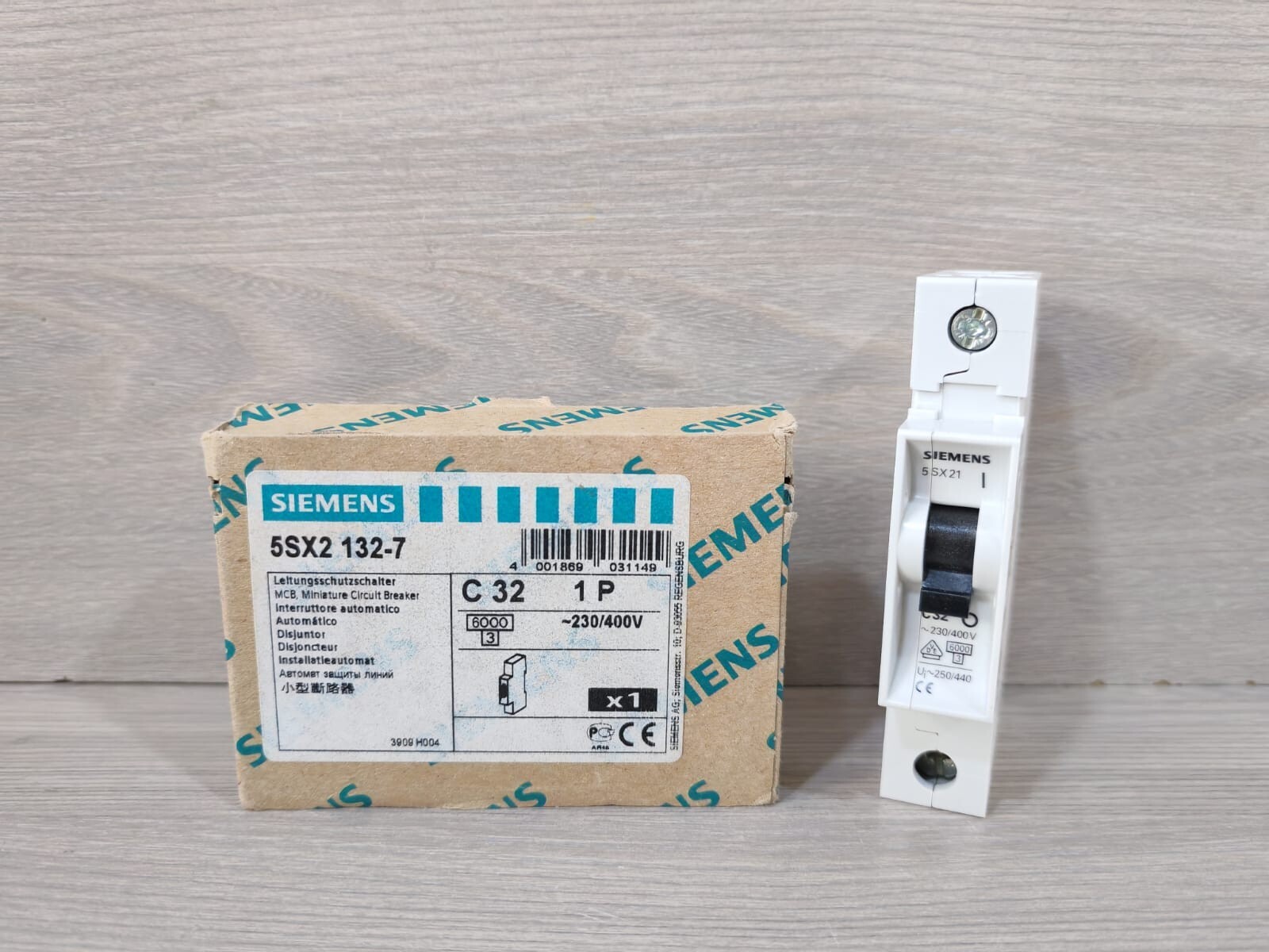SIEMENS 5SX2 132-7 MINIATURE CIRCUIT BREAKER