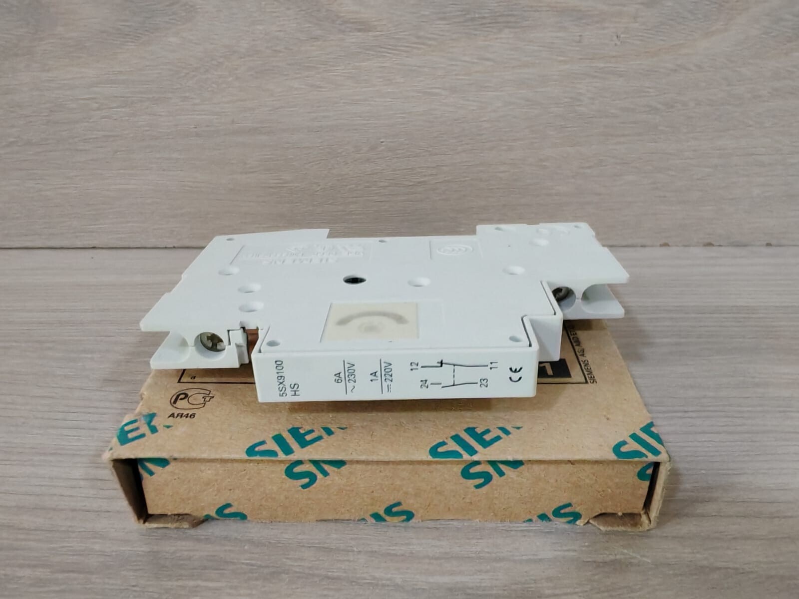 SIEMENS 5SX9 100 AUXILLARY CIRCUIT SWITCH
