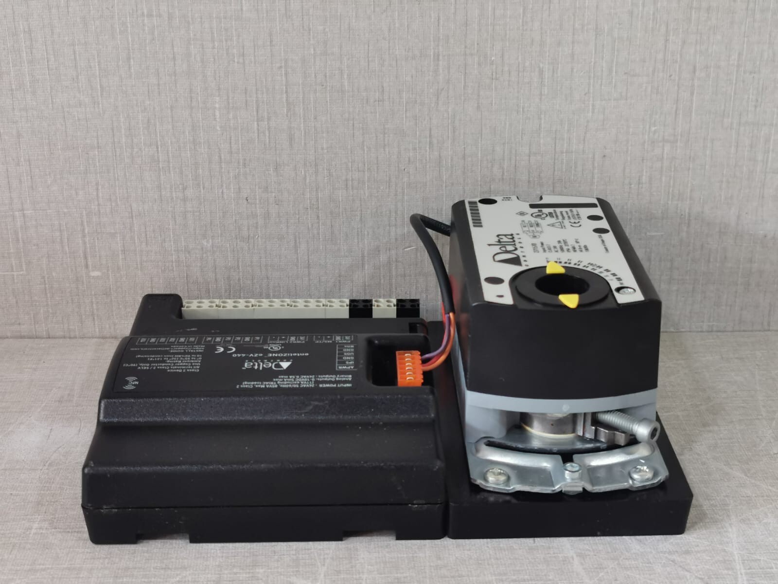DELTA CONTROLS EZV-440 DELTA CONTROLS EZV-440-AMP ENTELIZONE PROGRAMMABLE VAV CONTROLLER 7