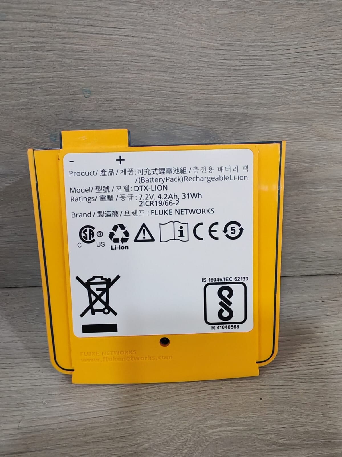 Fluke DTX-LION Fluke Networks DTX-LION 7.2V, 4.2 Ah, 31Wh, 2ICR1966-2 Rechargeable Battery Pack 5