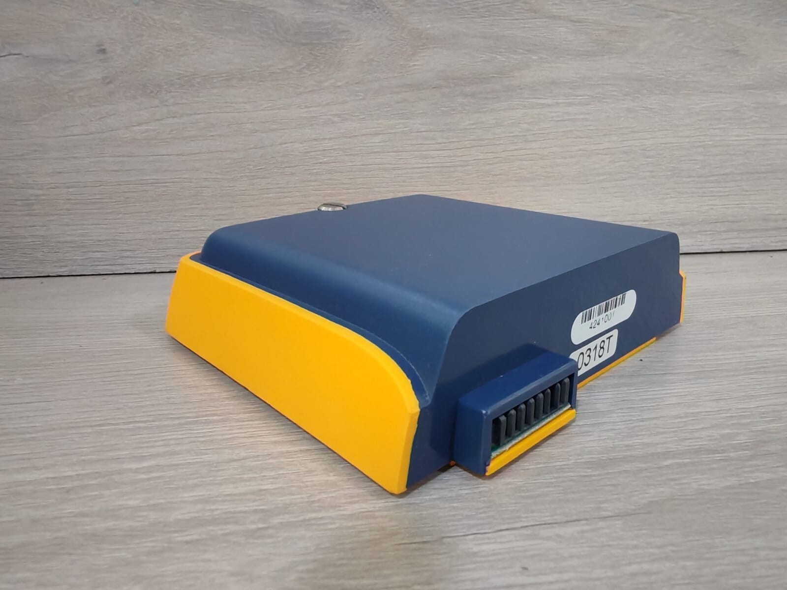 Fluke DTX-LION Fluke Networks DTX-LION 7.2V, 4.2 Ah, 31Wh, 2ICR1966-2 Rechargeable Battery Pack 6