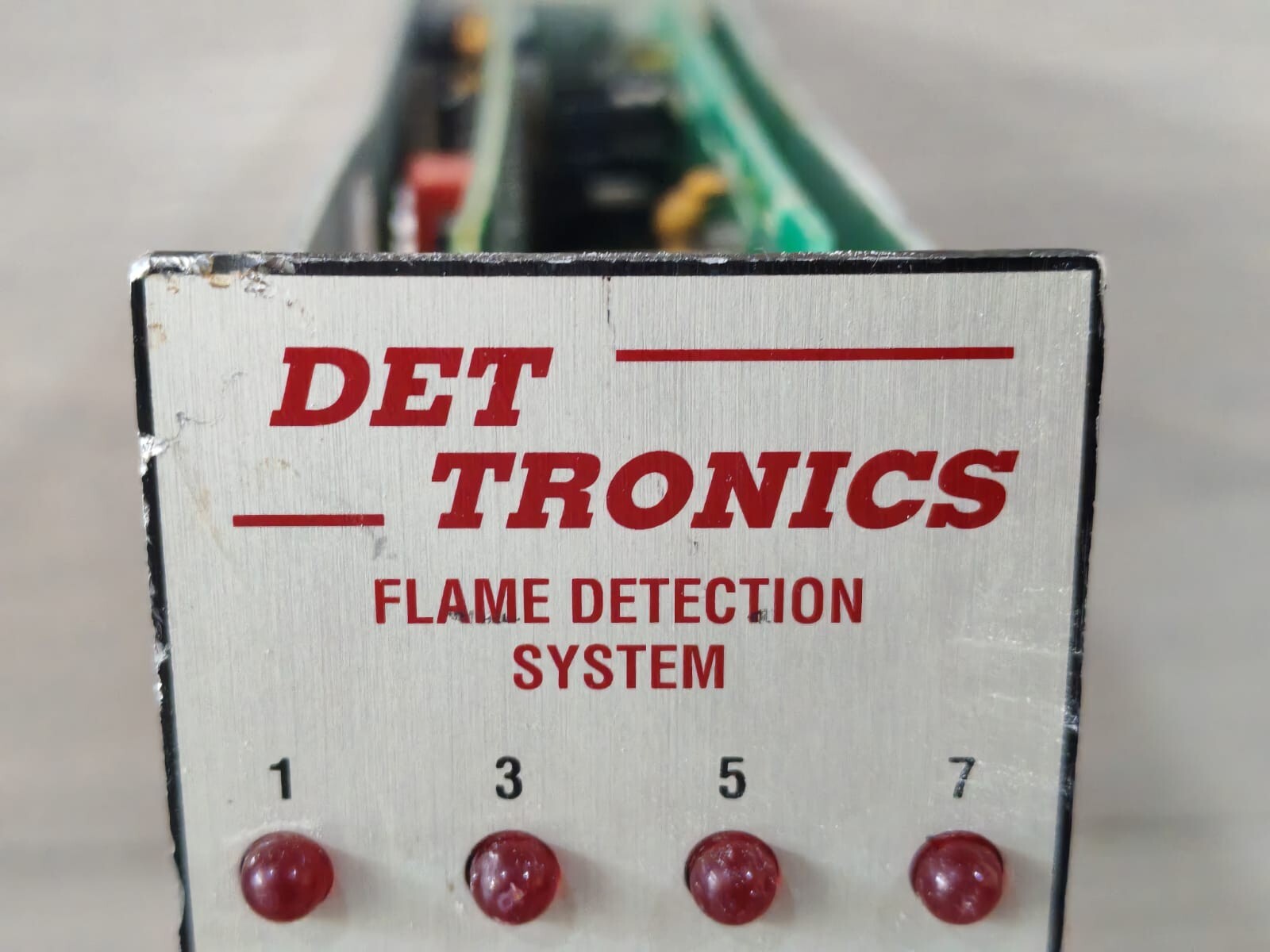 DET TRONICS R7494 DET TRONICS R7494 B5001 003963-002 REV.C UV / IR CONTROLLER 8ZONE 8 CHANNEL 3