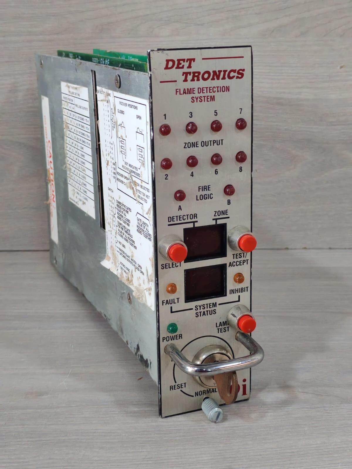 DET TRONICS R7494 DET TRONICS R7494 B5001 003963-002 REV.C UV / IR CONTROLLER 8ZONE 8 CHANNEL 5