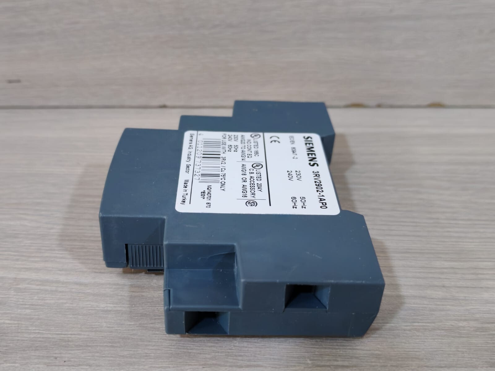 Siemens 3RV2902-1AP0 SIEMENS 3RV2902-1AP0 UNDERVOLTAGE RELEASE 6