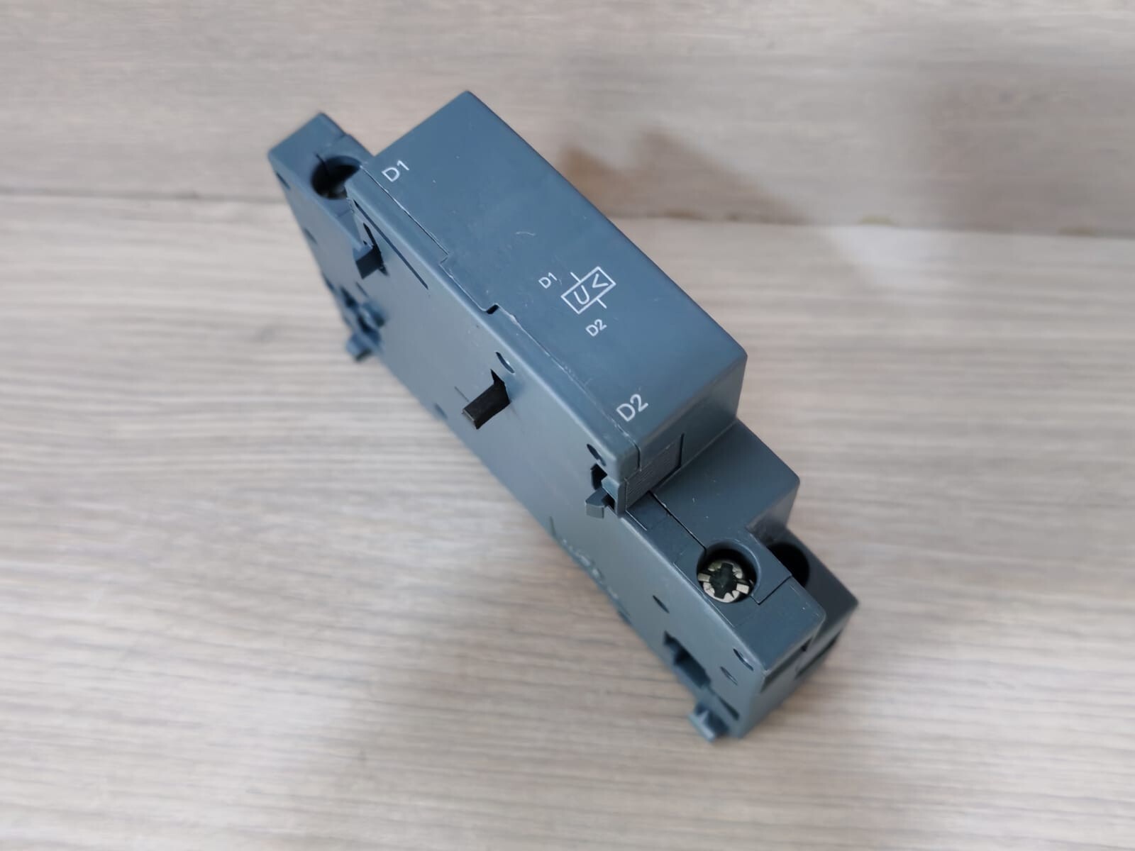 Siemens 3RV2902-1AP0 SIEMENS 3RV2902-1AP0 UNDERVOLTAGE RELEASE 8