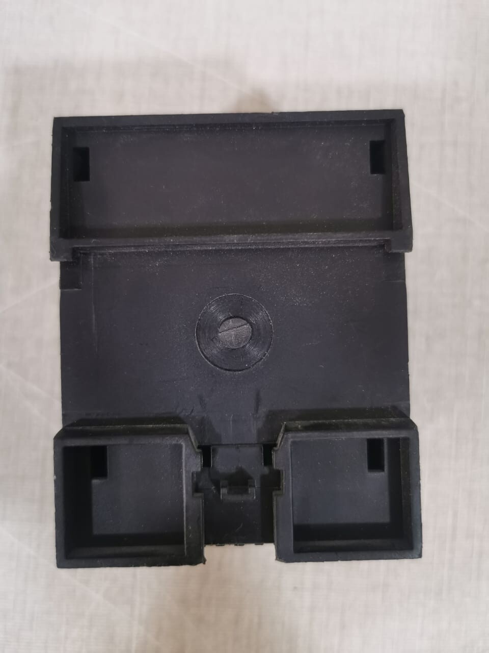 HDL SB-DN-1IP HDL SB-DN-1IP One PORT BUS SWITCHBOARD 6
