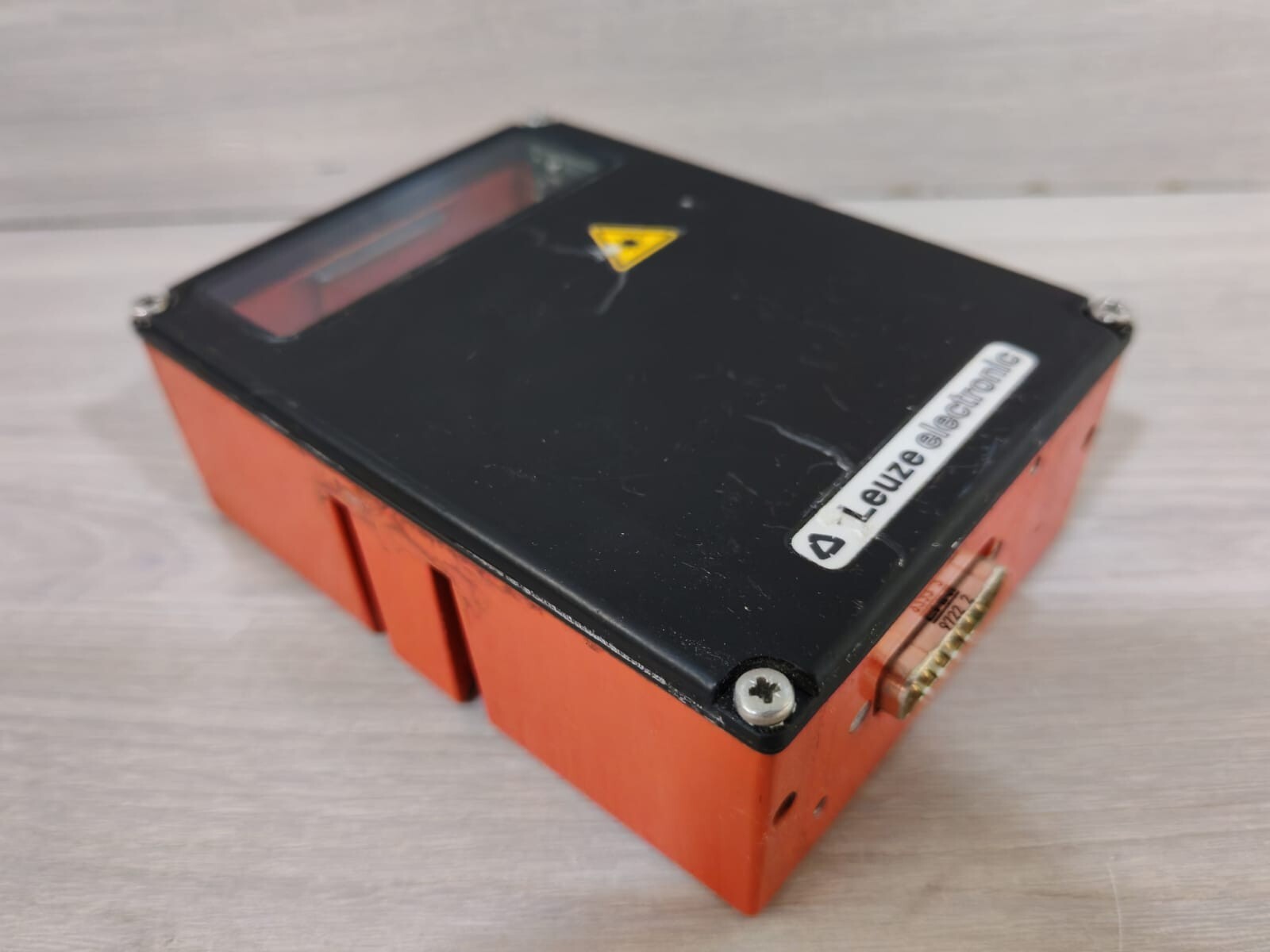 Leuze 50028921 LEUZE BCL 40 S F 100 BARCODE SCANNER 50028921 V 50.19 9