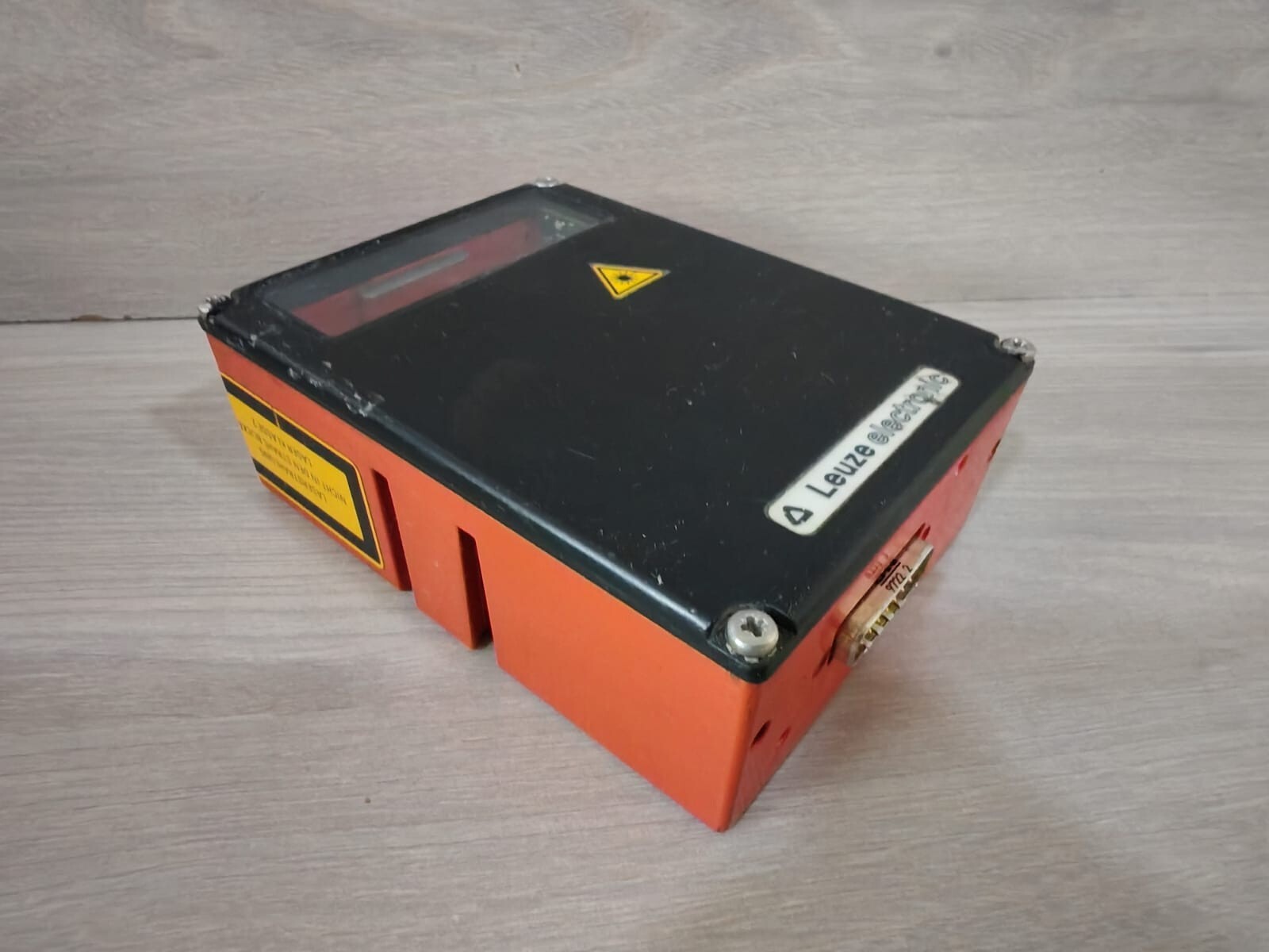 Leuze 50028921 LEUZE BCL 40 S F 100 BARCODE SCANNER 50028921 V 50.09 10