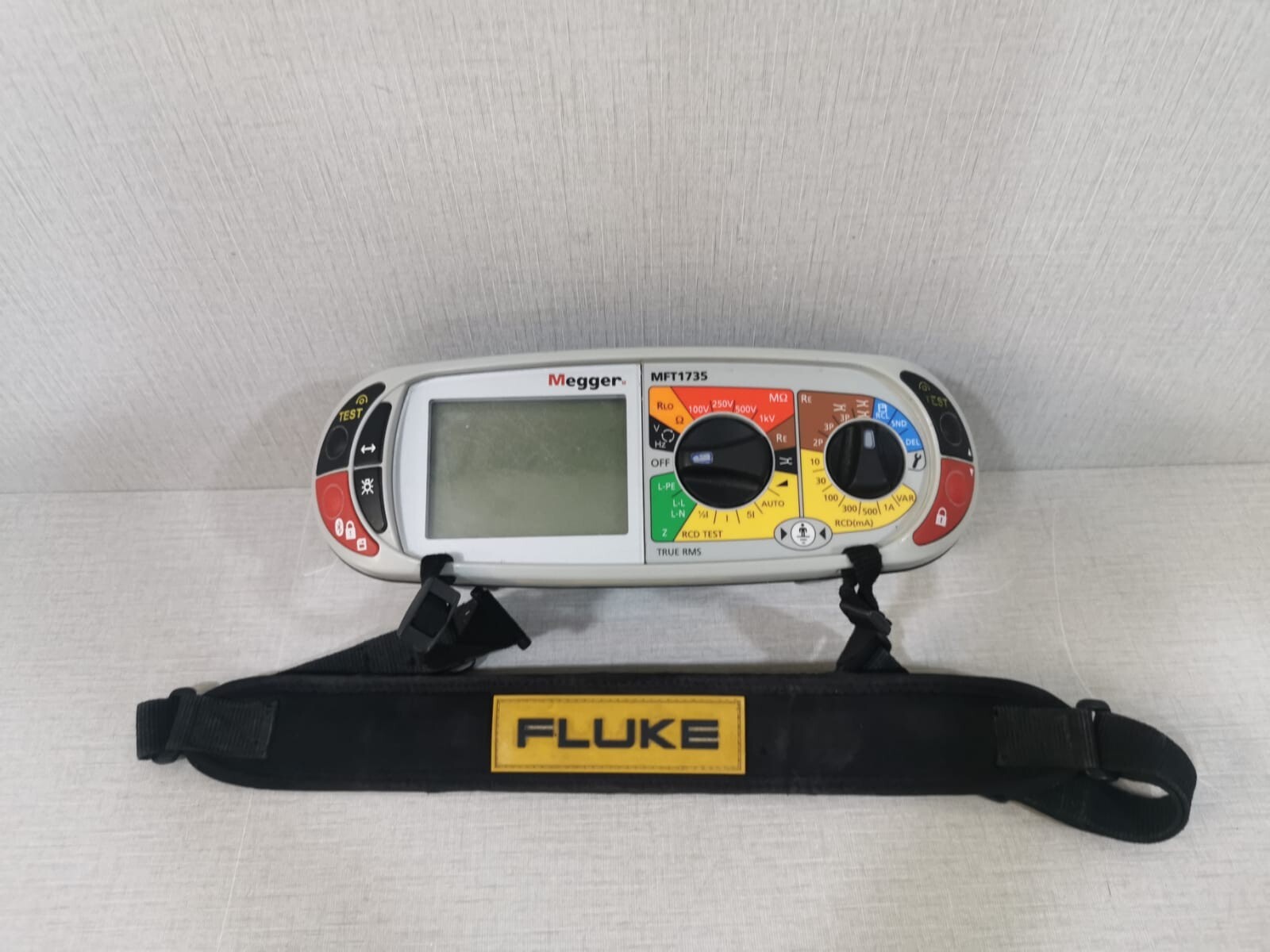 Megger MFT1735 MEGGER MFT1735 - MULTIFUNCTION TESTER- DAMAGED CASE LOCK 3