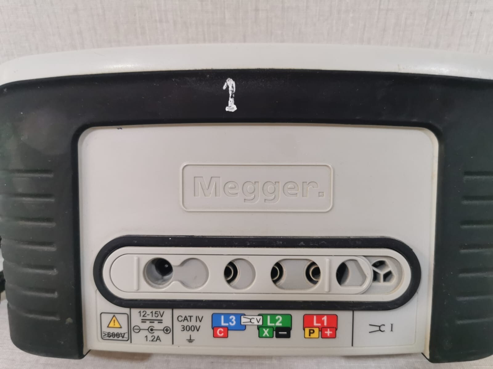 Megger MFT1735 MEGGER MFT1735 - MULTIFUNCTION TESTER- DAMAGED CASE LOCK 9