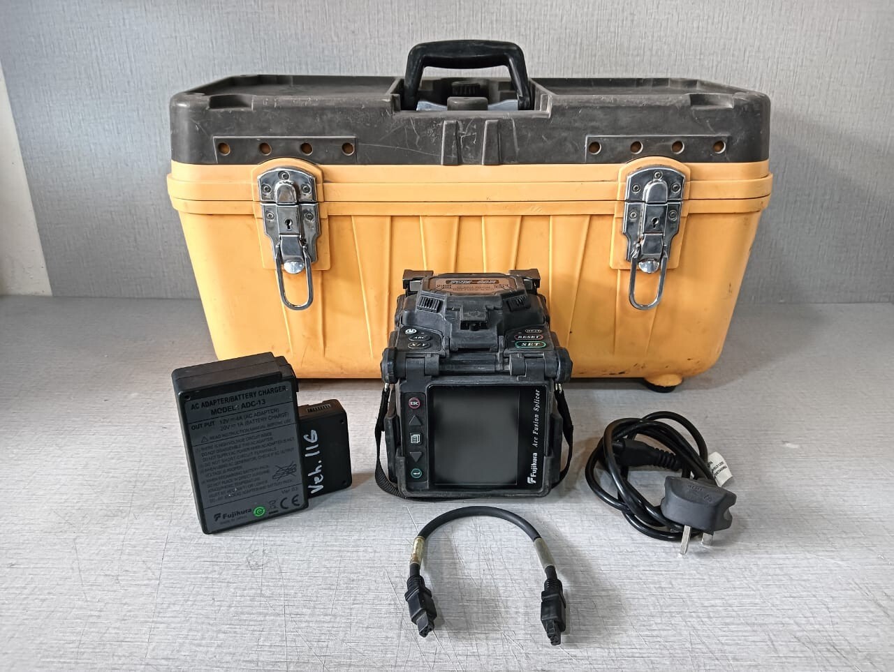 FUJIKURA FSM-60R ARC FUSION SPLICER -INCOMPLETE ACCESSORIES